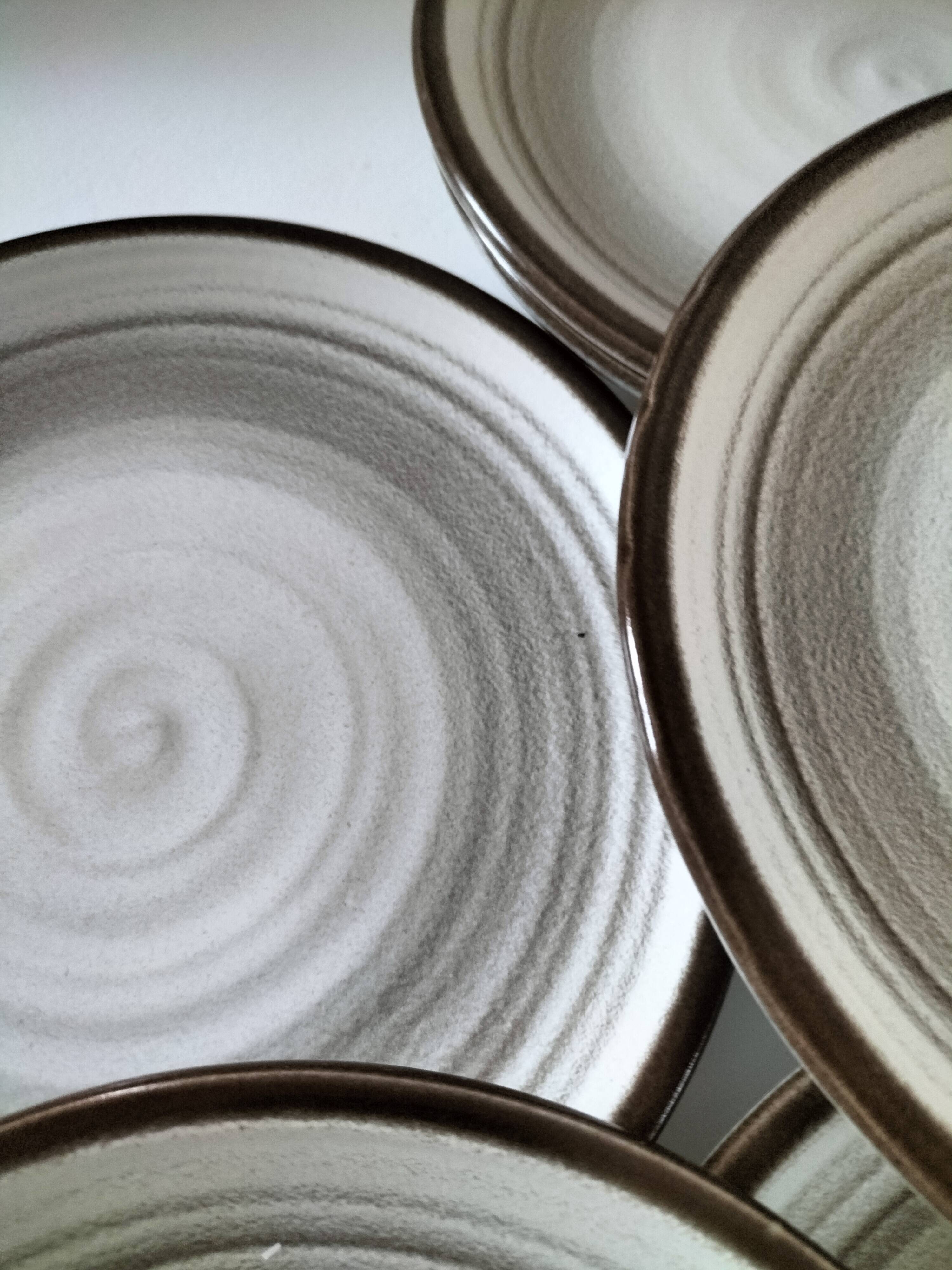 Set of 10 Salins plates with grey and brown mineral spiral decoration