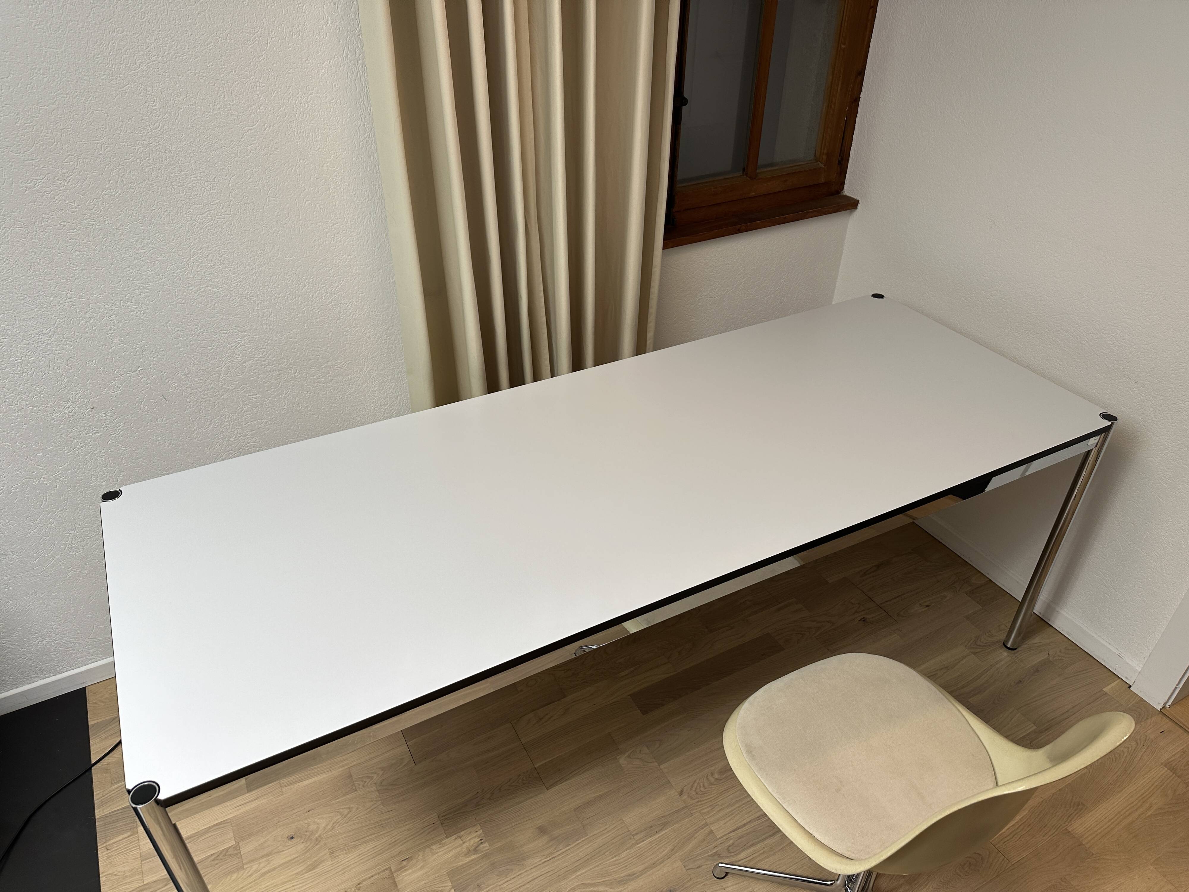 USM Haller desk in pearl grey laminate
