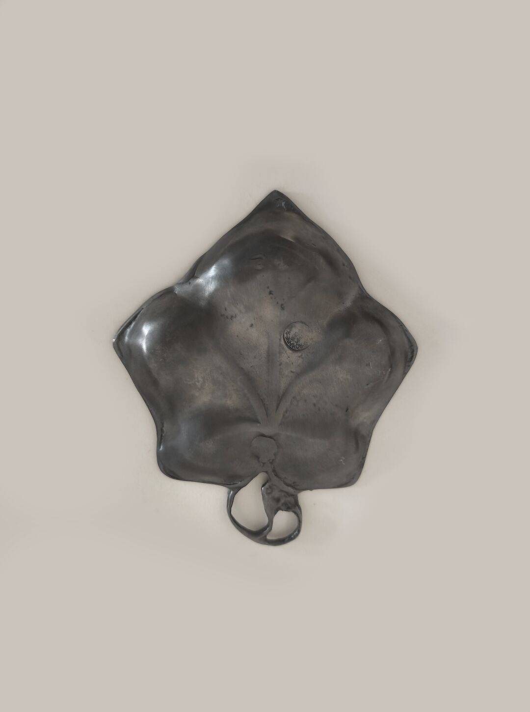 Leaf pocket tray