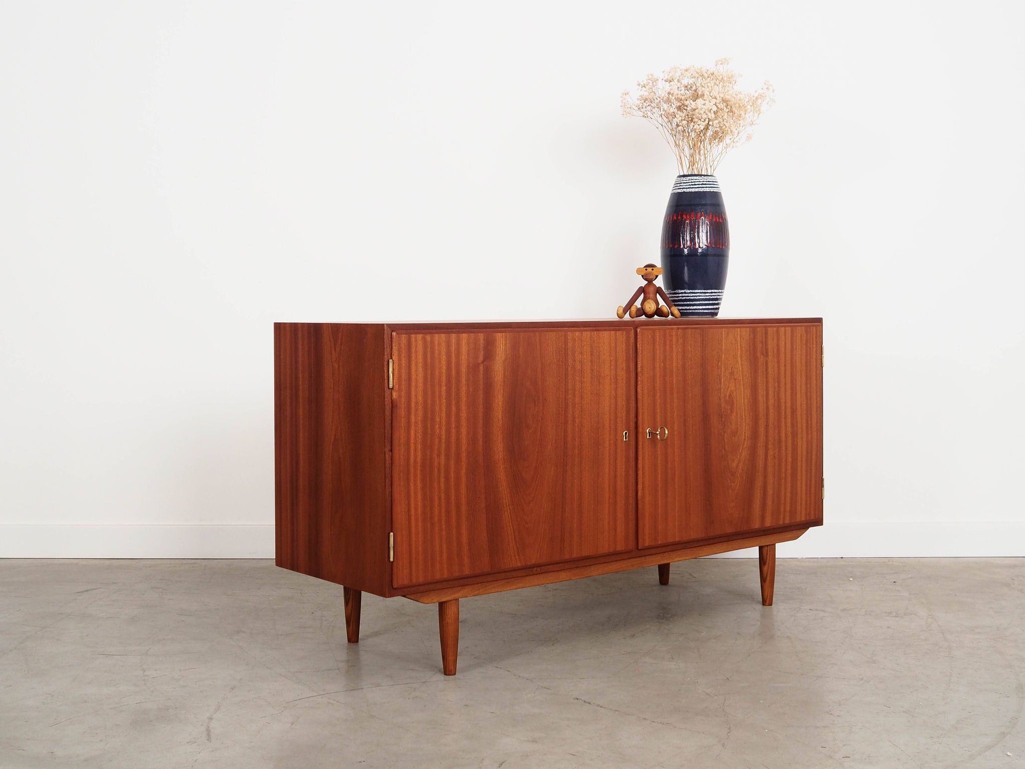 Mahogany cabinet, Danish design, 1970s, designer: Carlo Jensen, made in.
