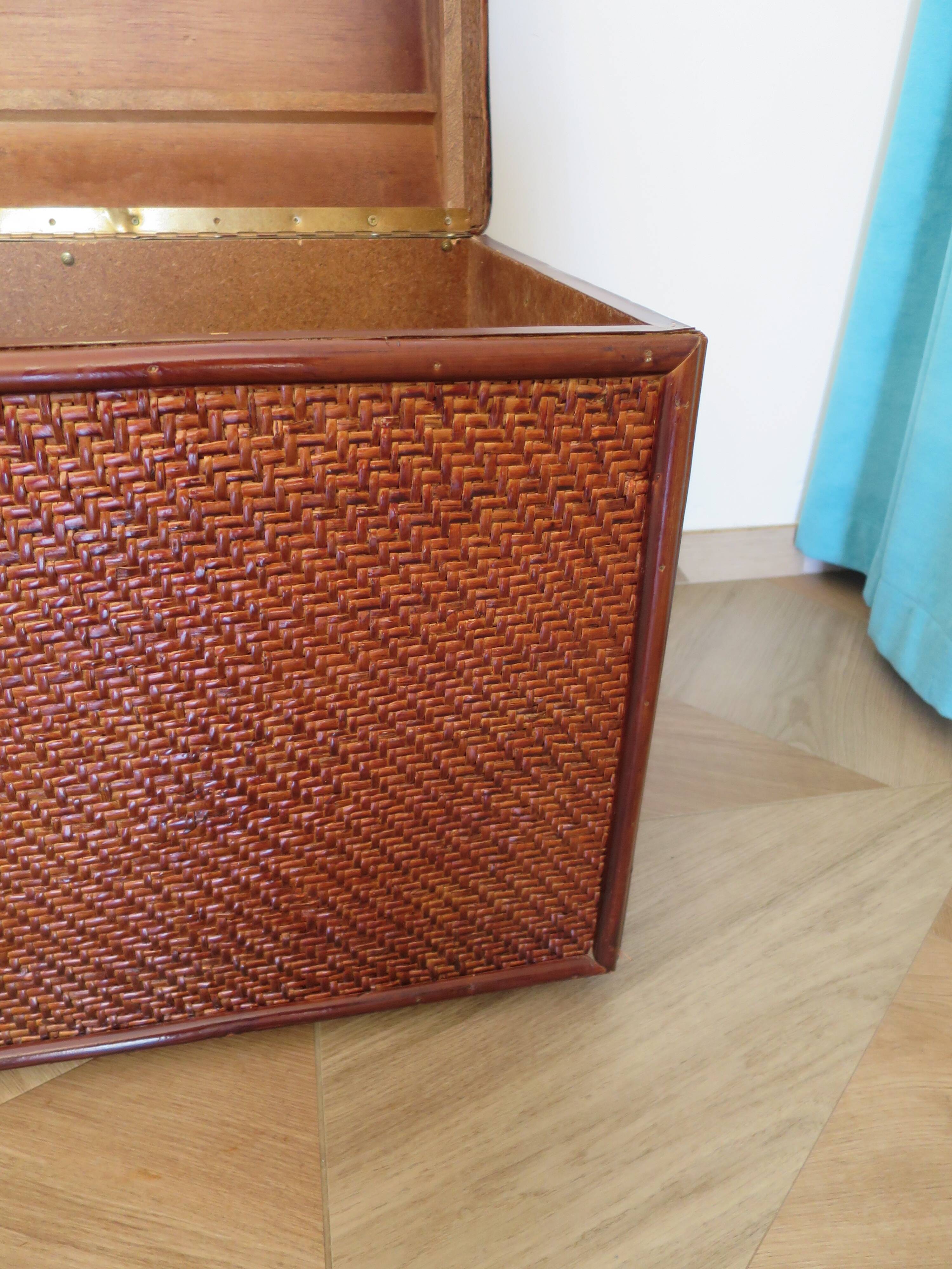 Vintage storage chest - curved - woven rattan - 1970s - mahogany colour