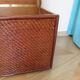 Vintage-coffre rangement-bombé-rotin tressé-années 70-teinte acajou