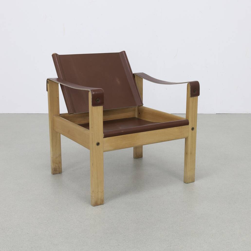 Safari Lounge Chair set in Leather by Escriba Brazil