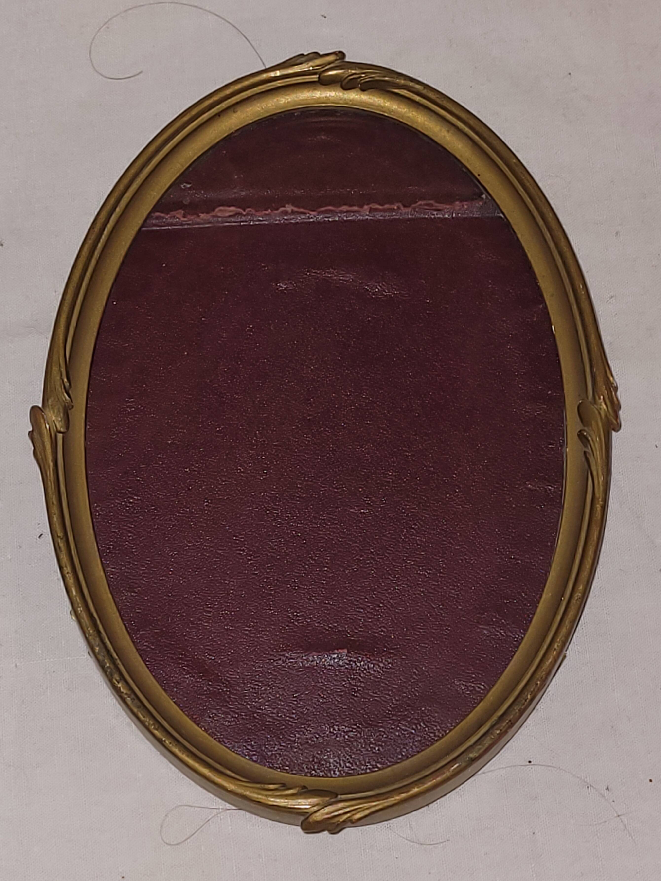 Small oval frame - old