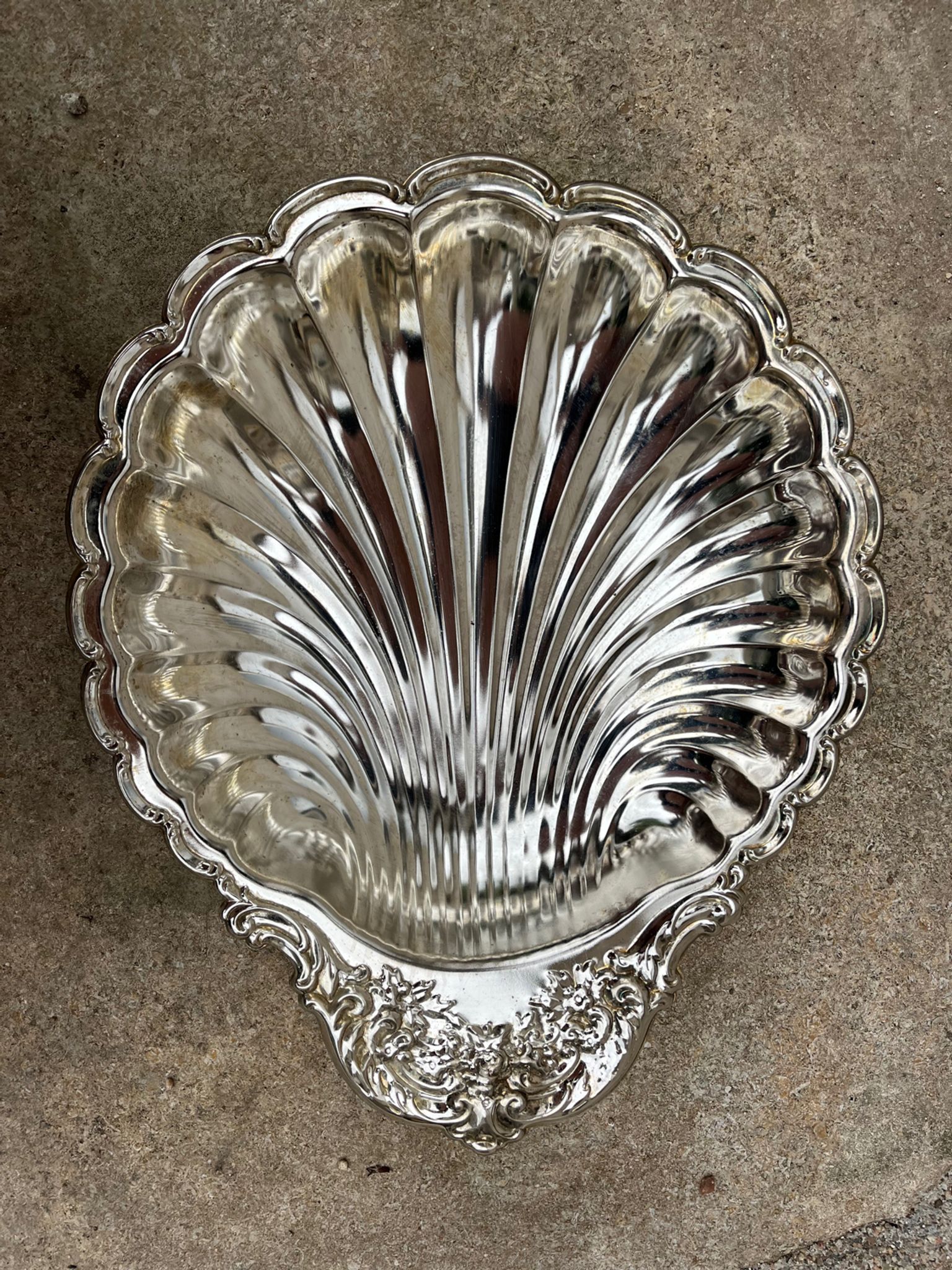 Silver shell dish