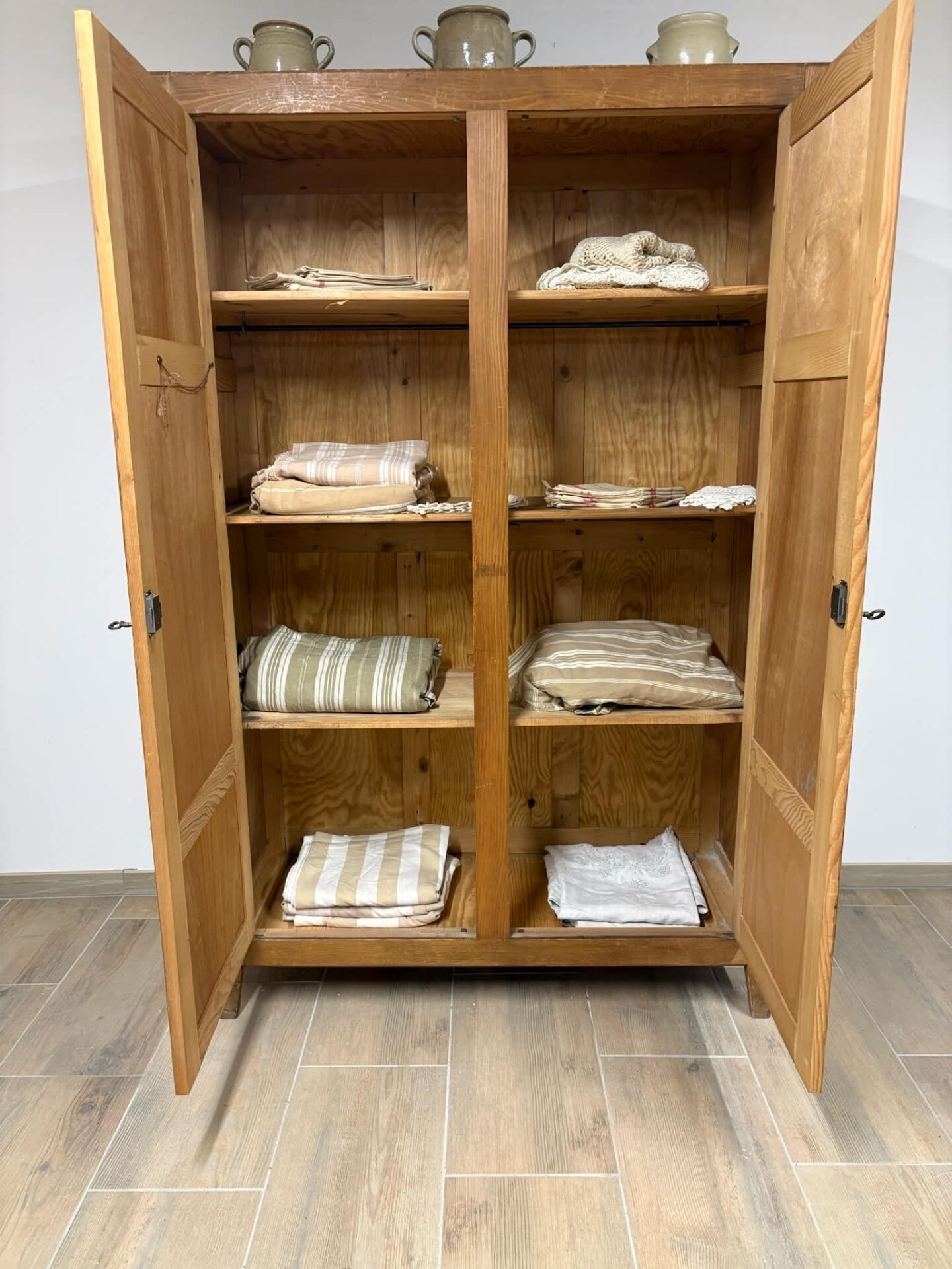 Armoire parisienne