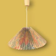 Suspension vintage plissée à motifs floraux – années 70