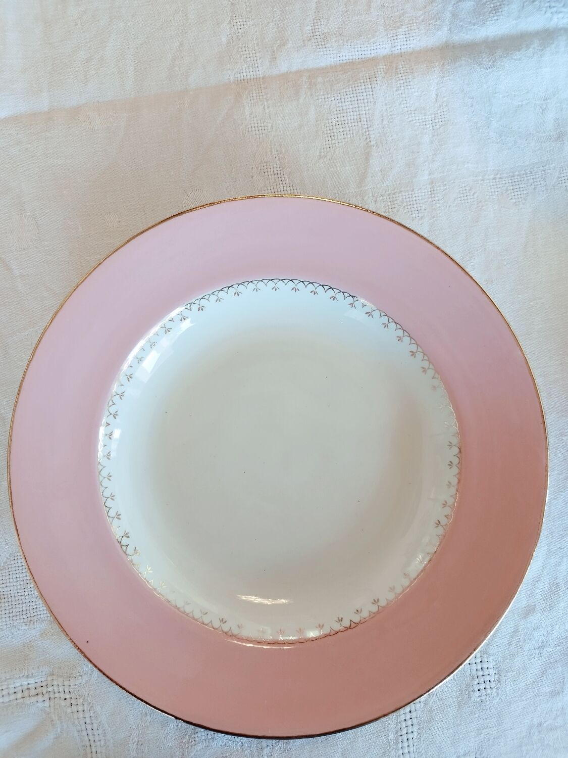8 Hollow plates and soup tureen L'Amandinoise