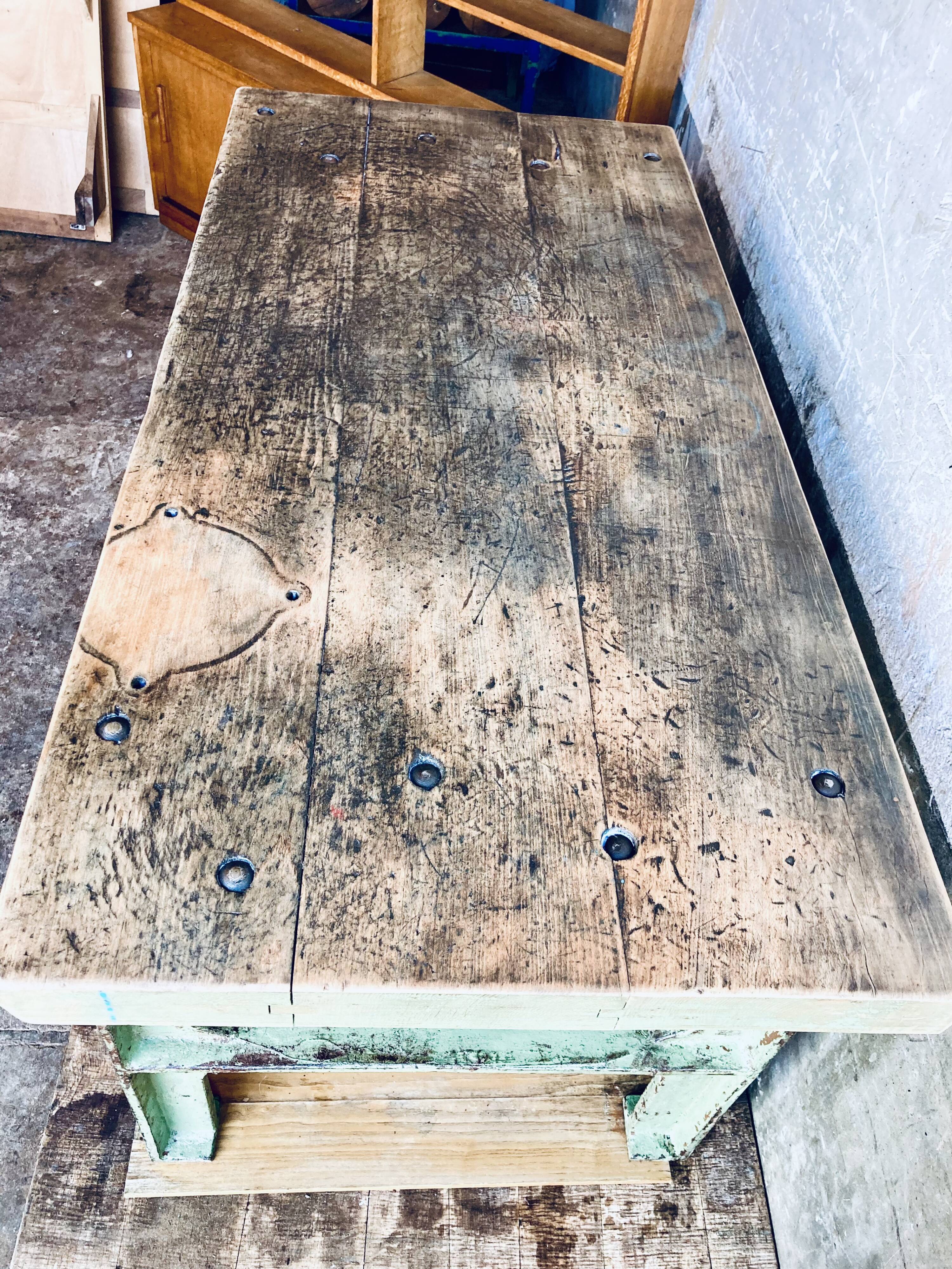 Workbench chocolate mint