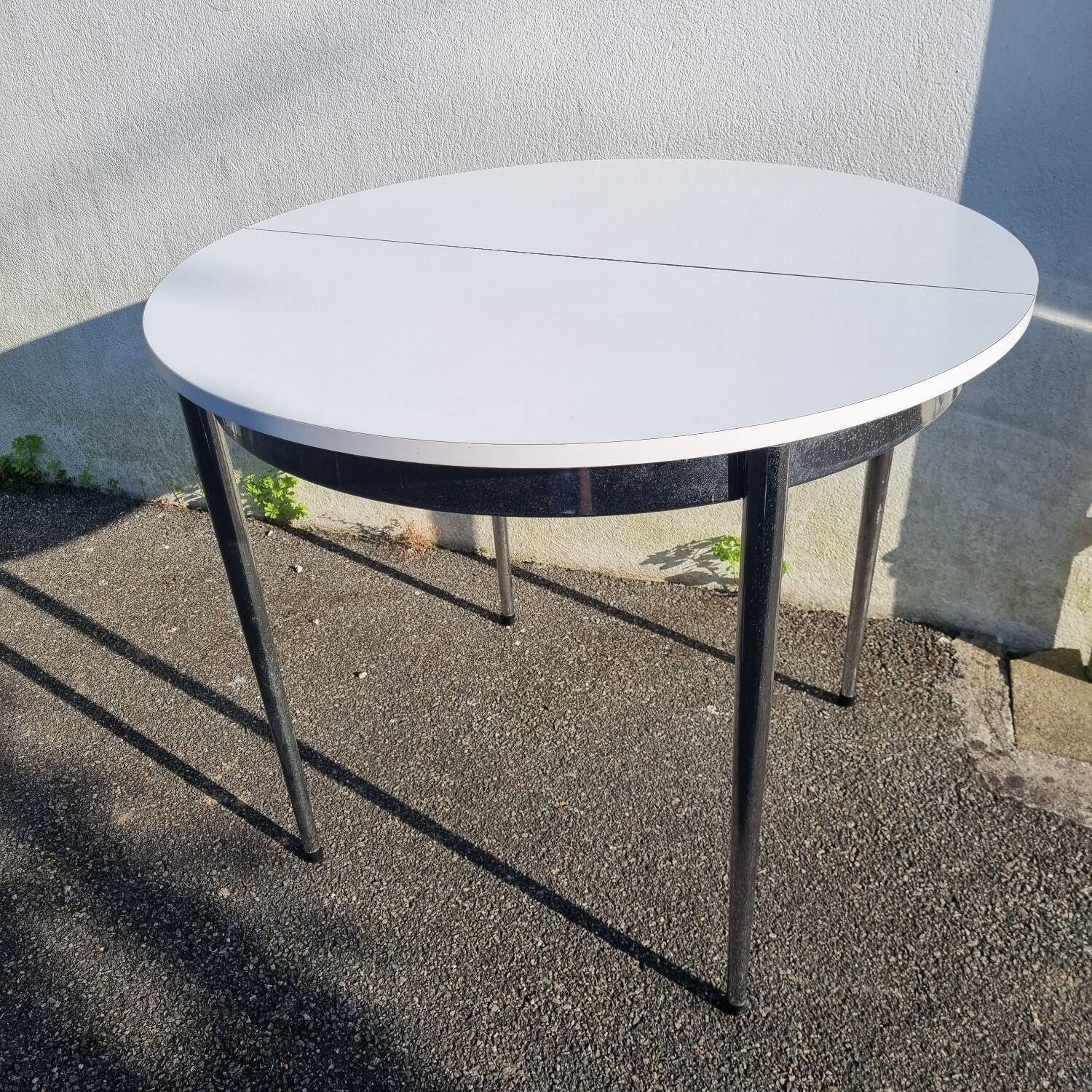 Table formica blanche ronde