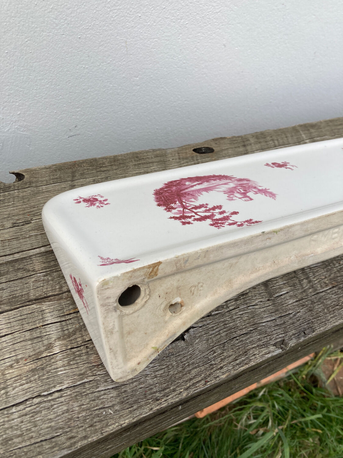 Limoges porcelain wall shelf Chapus Freres / Ceramic bathroom