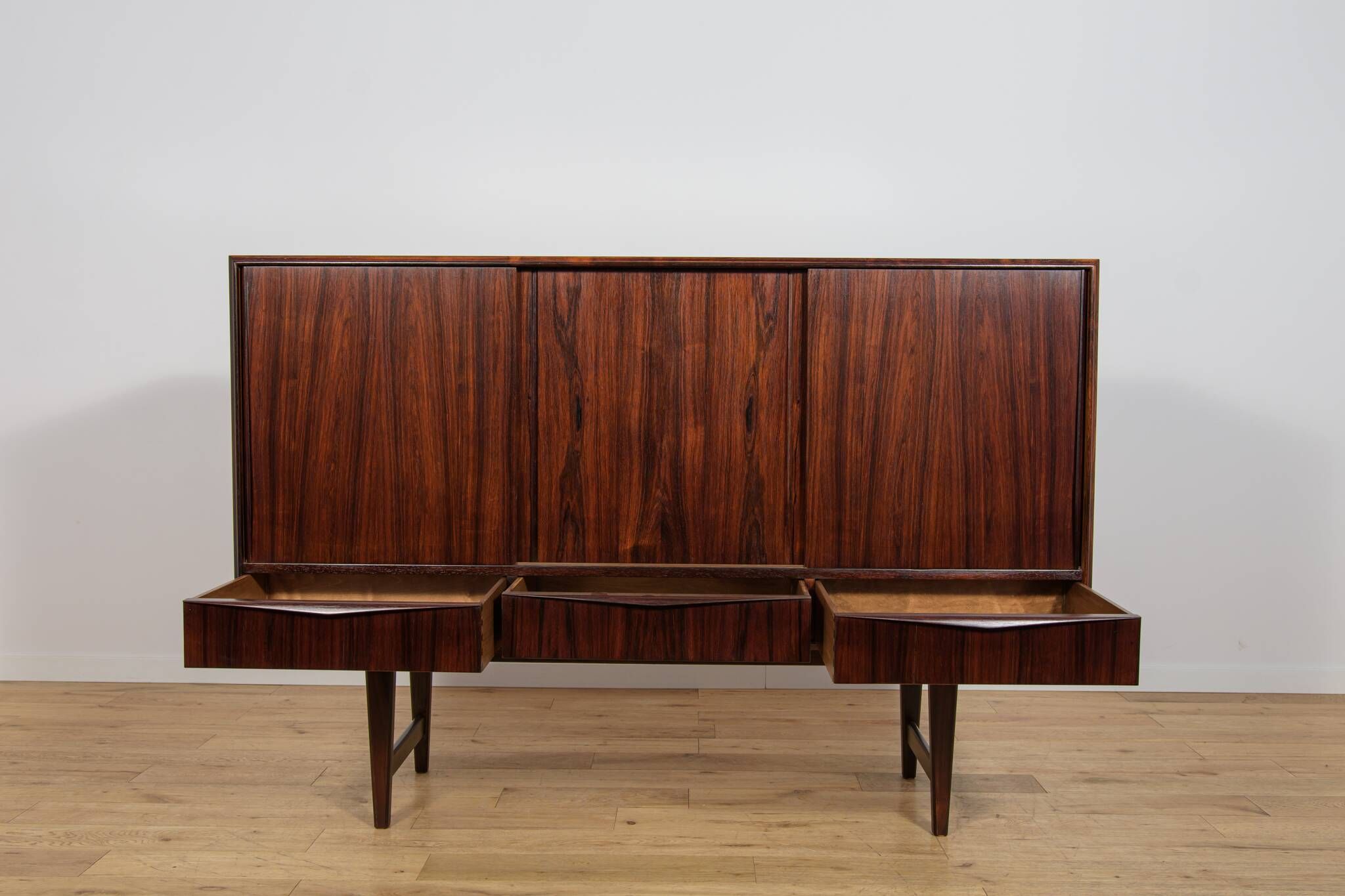 Commode en palissandre du milieu du siècle par E. W. Bach pour Sejling Skabe, Danemark, années 1960.