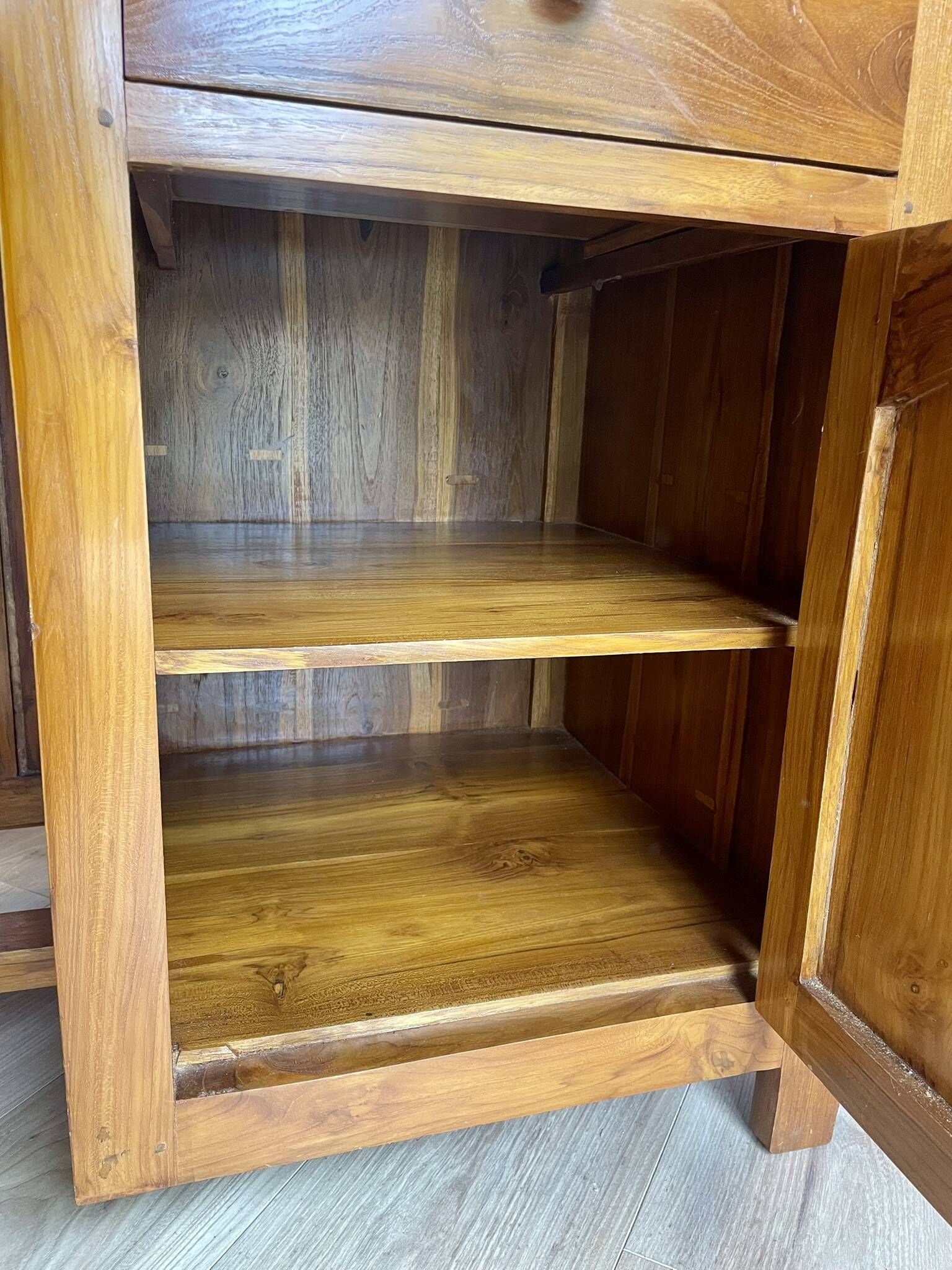 Vintage wooden desk with 1 drawer and 1 door.