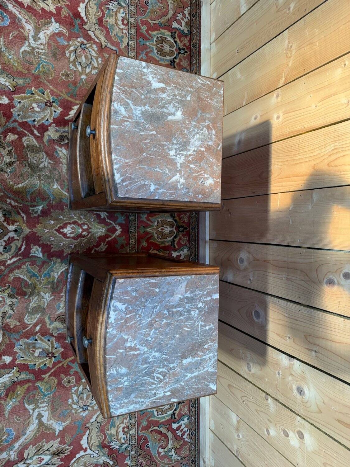 Paire de tables de chevet – Époque Art Déco – Chêne massif et marbre