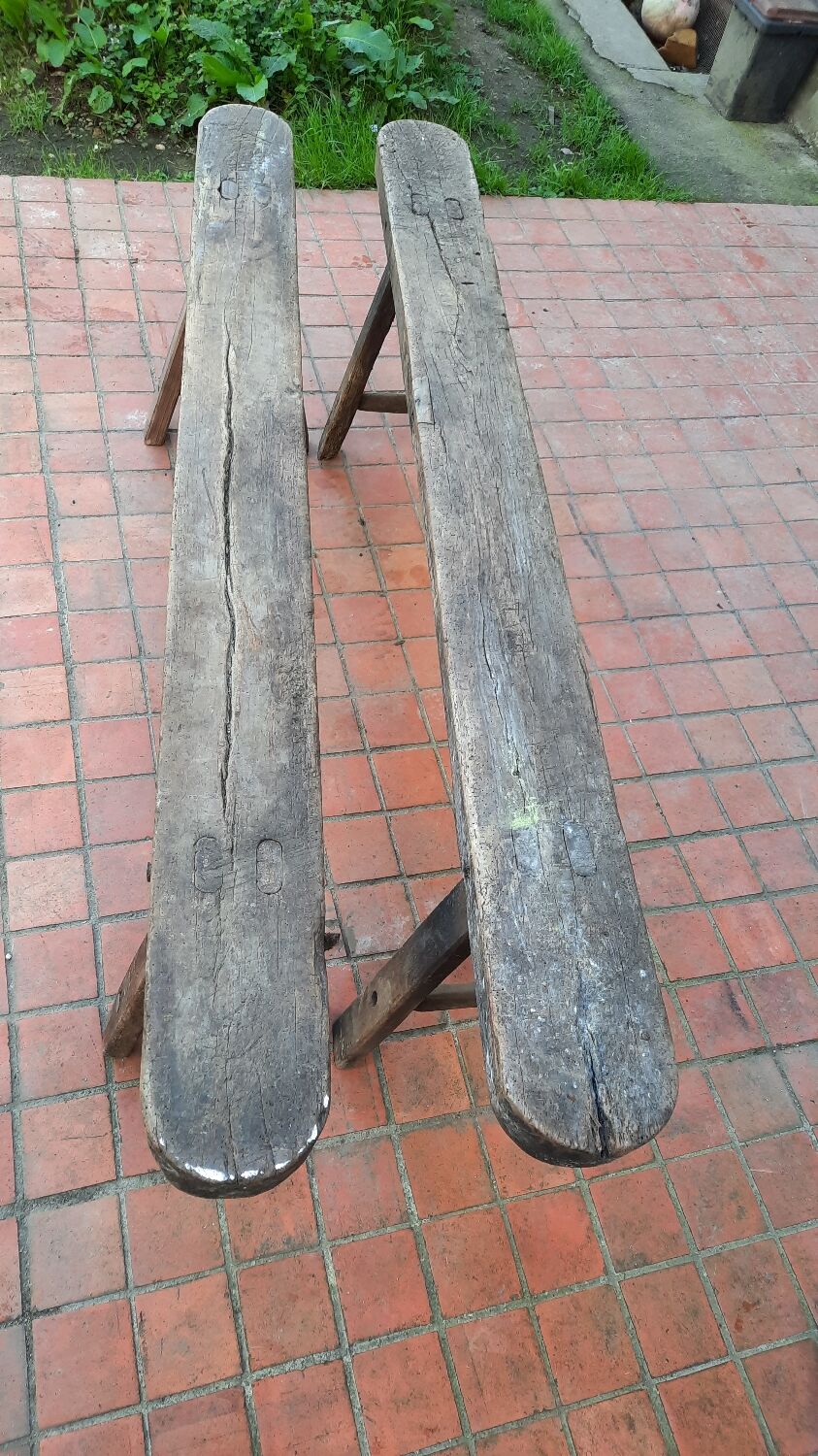 Paire de bancs en bois