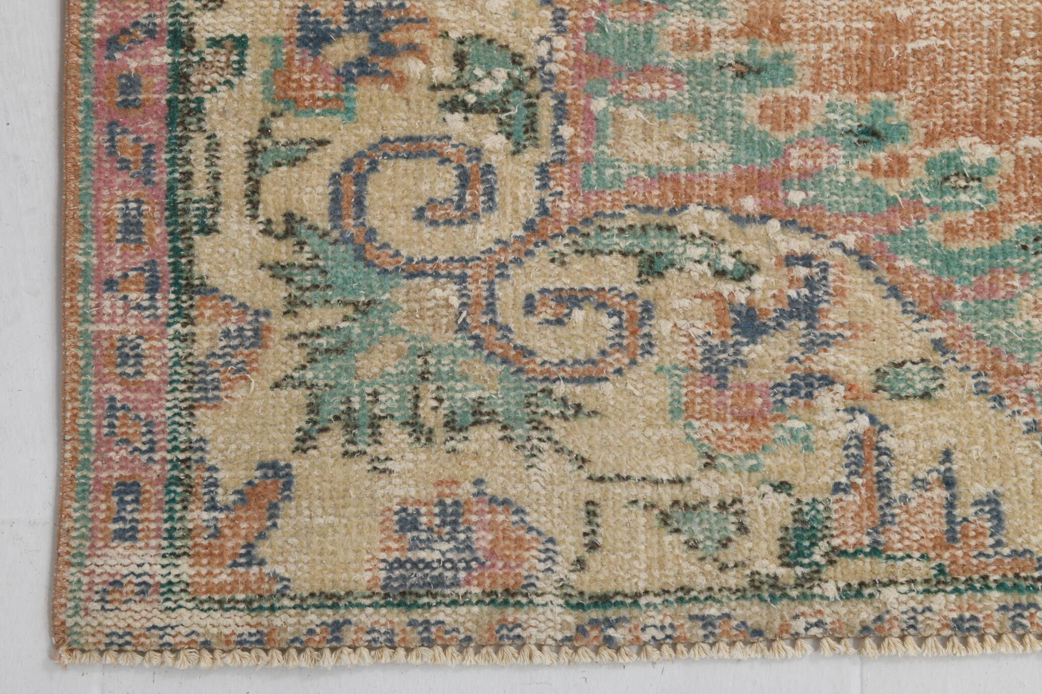 Tapis anatolien ancien orange, vert et bleu