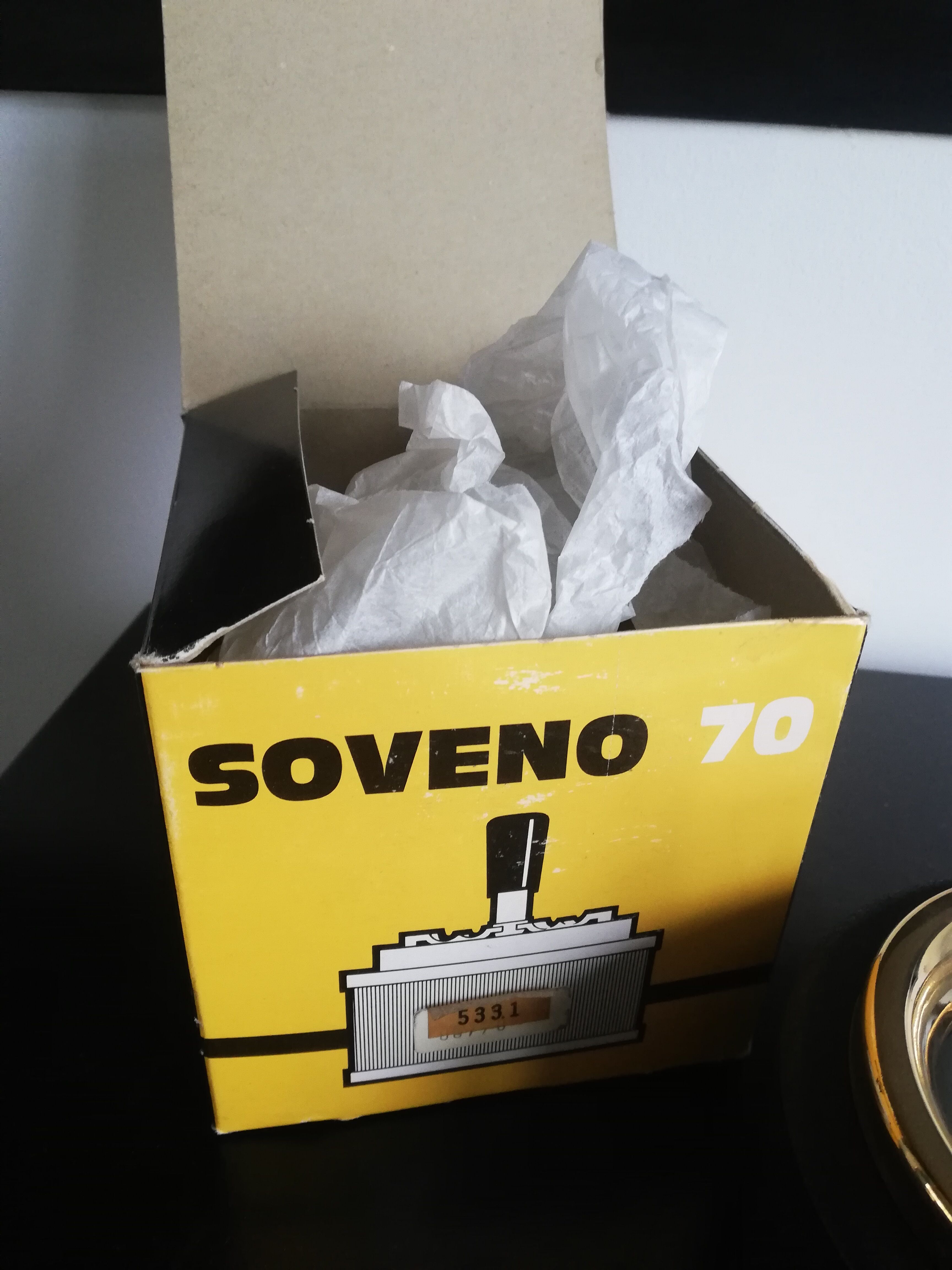 Black ashtray and gold gold gold metal with Soveno wheel