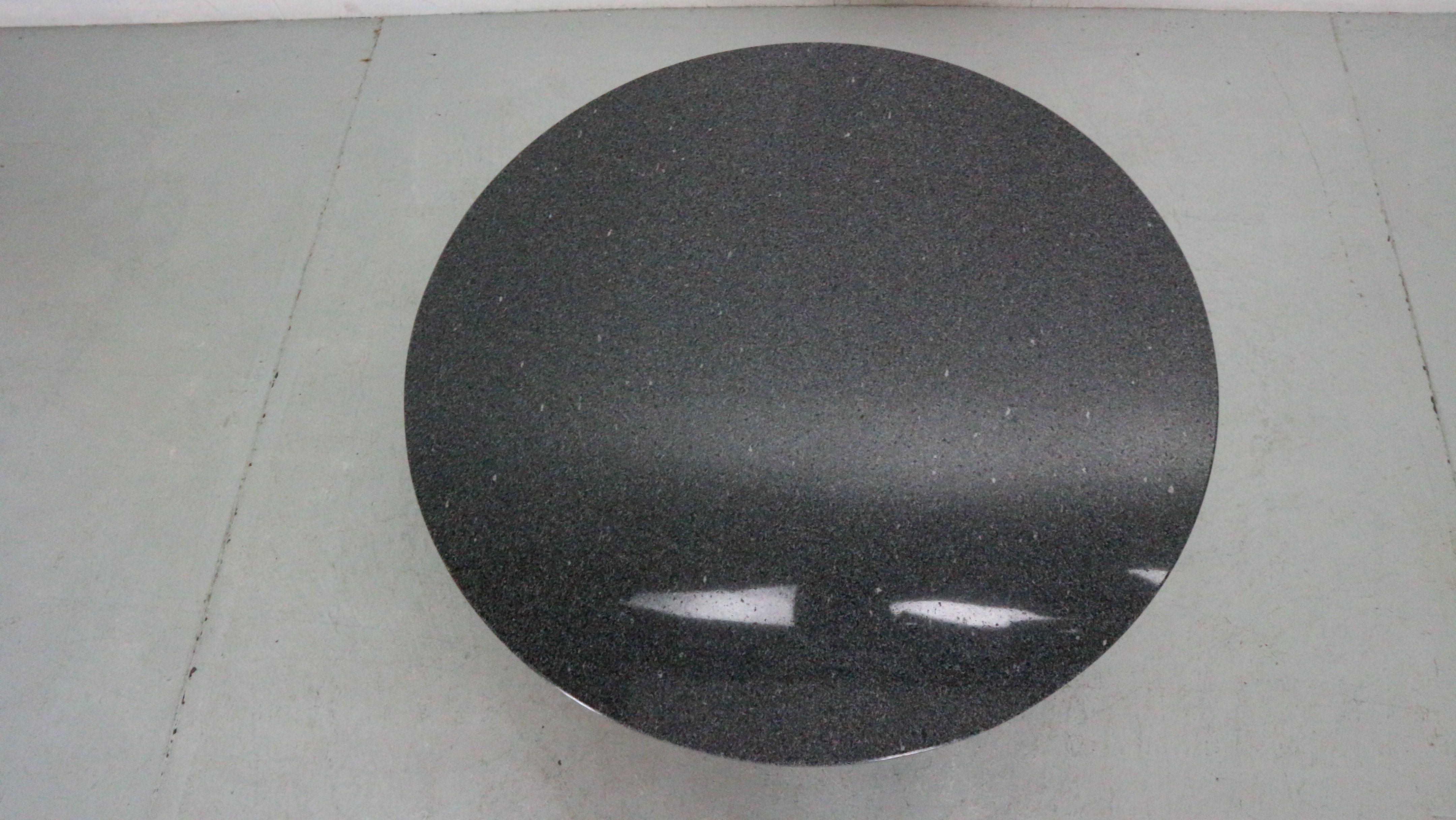 Mid-century  granite stone round coffee table, 1970's italy