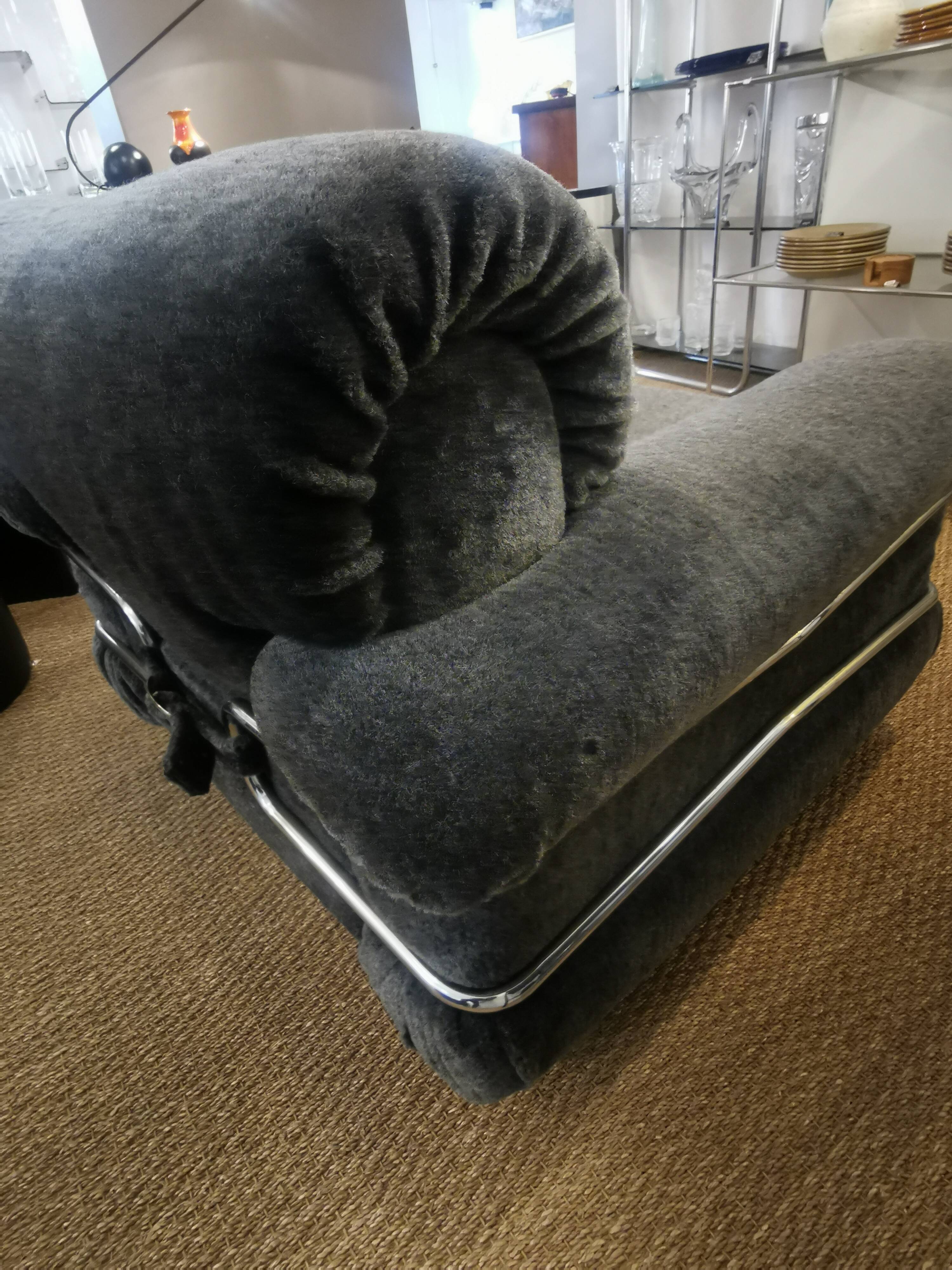 Pair of vintage italian design armchairs from the 70s