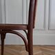 Chaises de style bistrot parisien