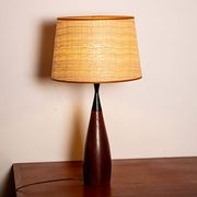 lampe de table Danoise, forme de quille, en teck et ébène par Fog & Morup.