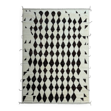 Tapis moderne fait main au design marocain. 100 % laine.