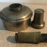 Small gasoline lamp with metal finger