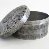 Marguerite round box, made of metal
