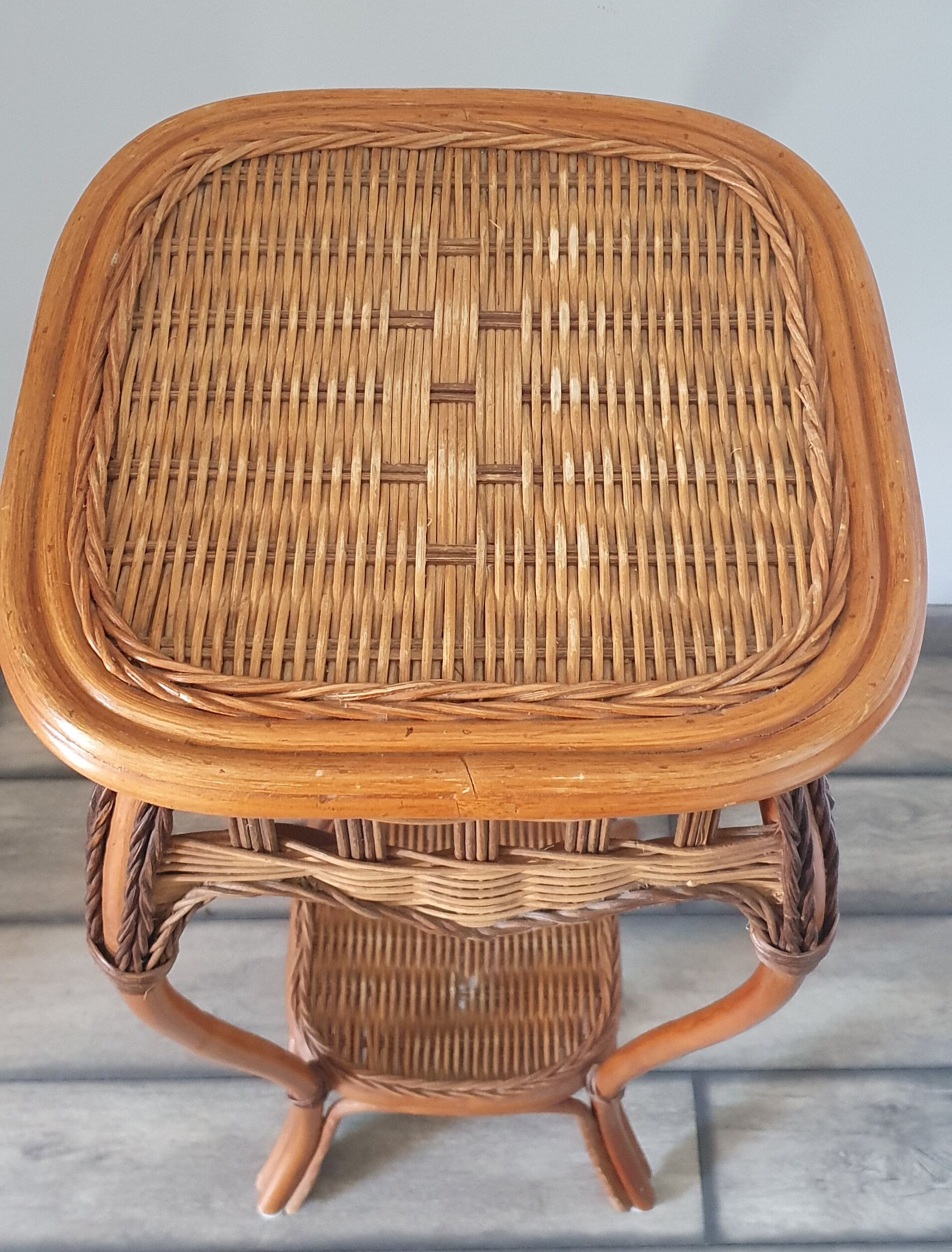 Rattan plant holder