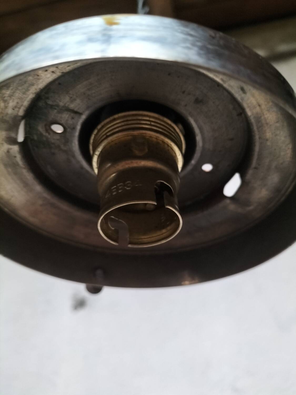 Opaline ball suspension