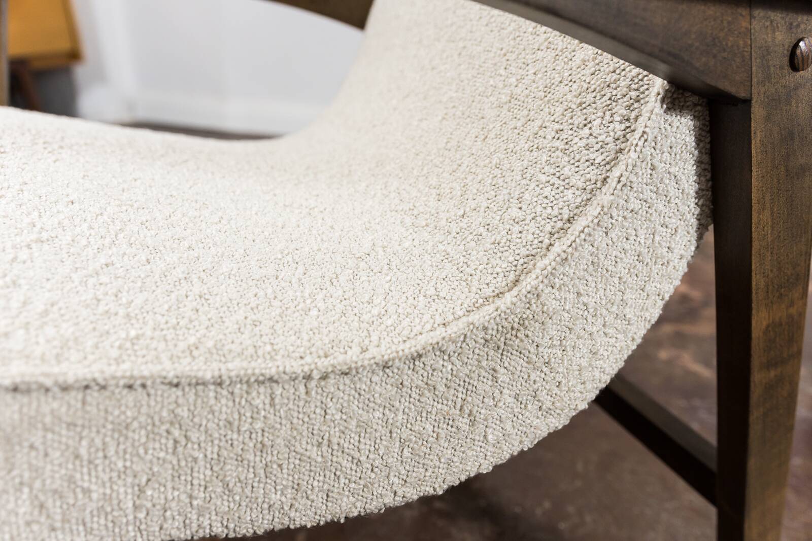 Paire de Fauteuils Mid-Century en Boucle Beige 1964