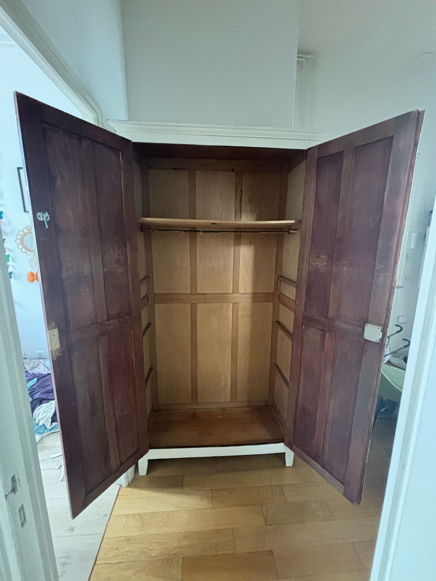 Armoire parisienne