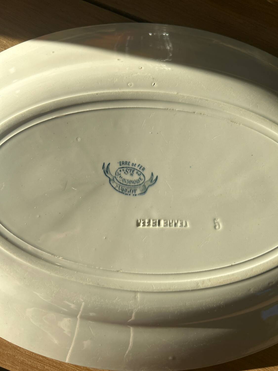 Oval iron earth plate The Amandinoise model Margot