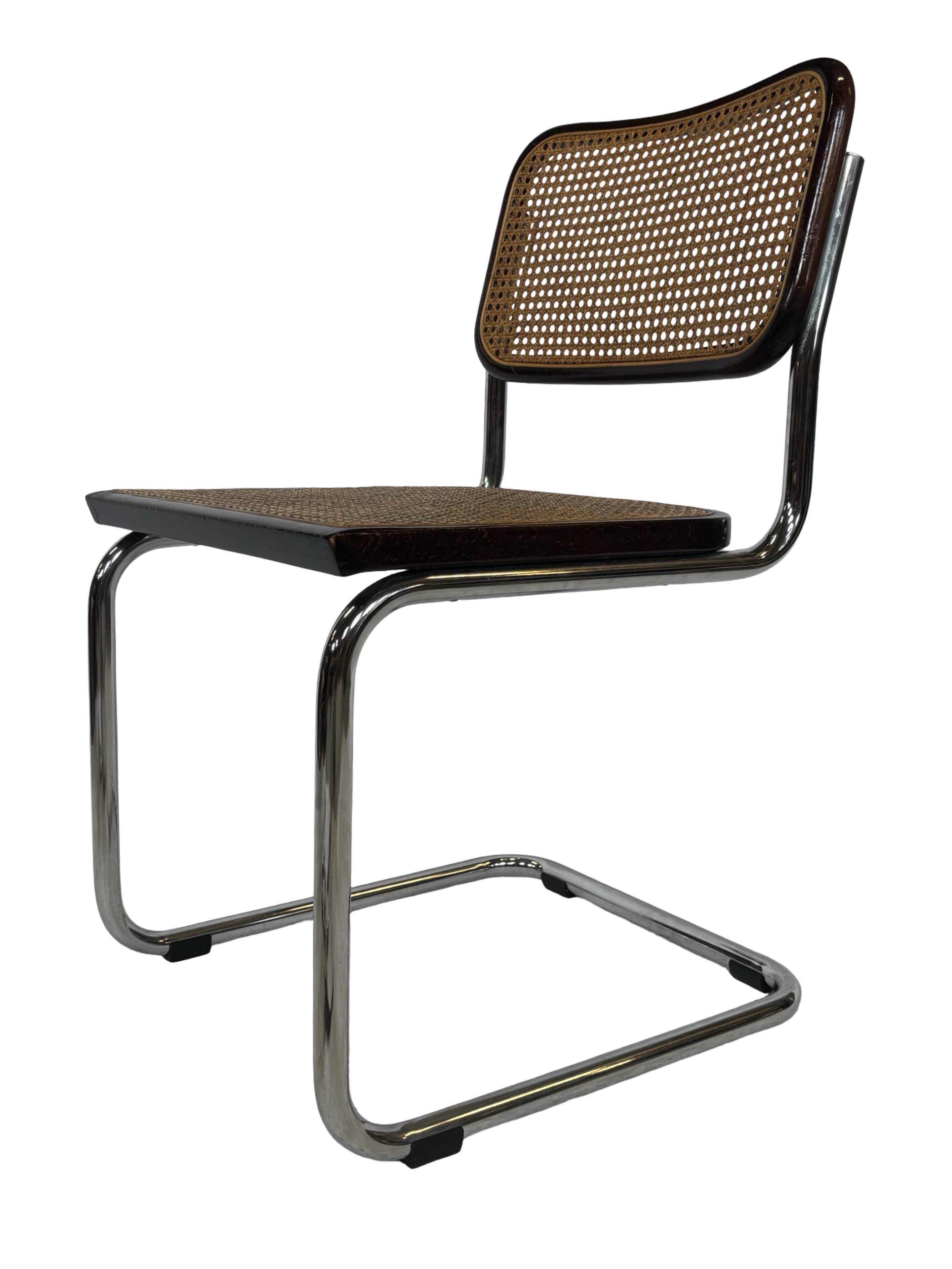 Ensemble de 4 chaises Cesca B32 conçues par Marcel Breuer, cadre marron foncé.