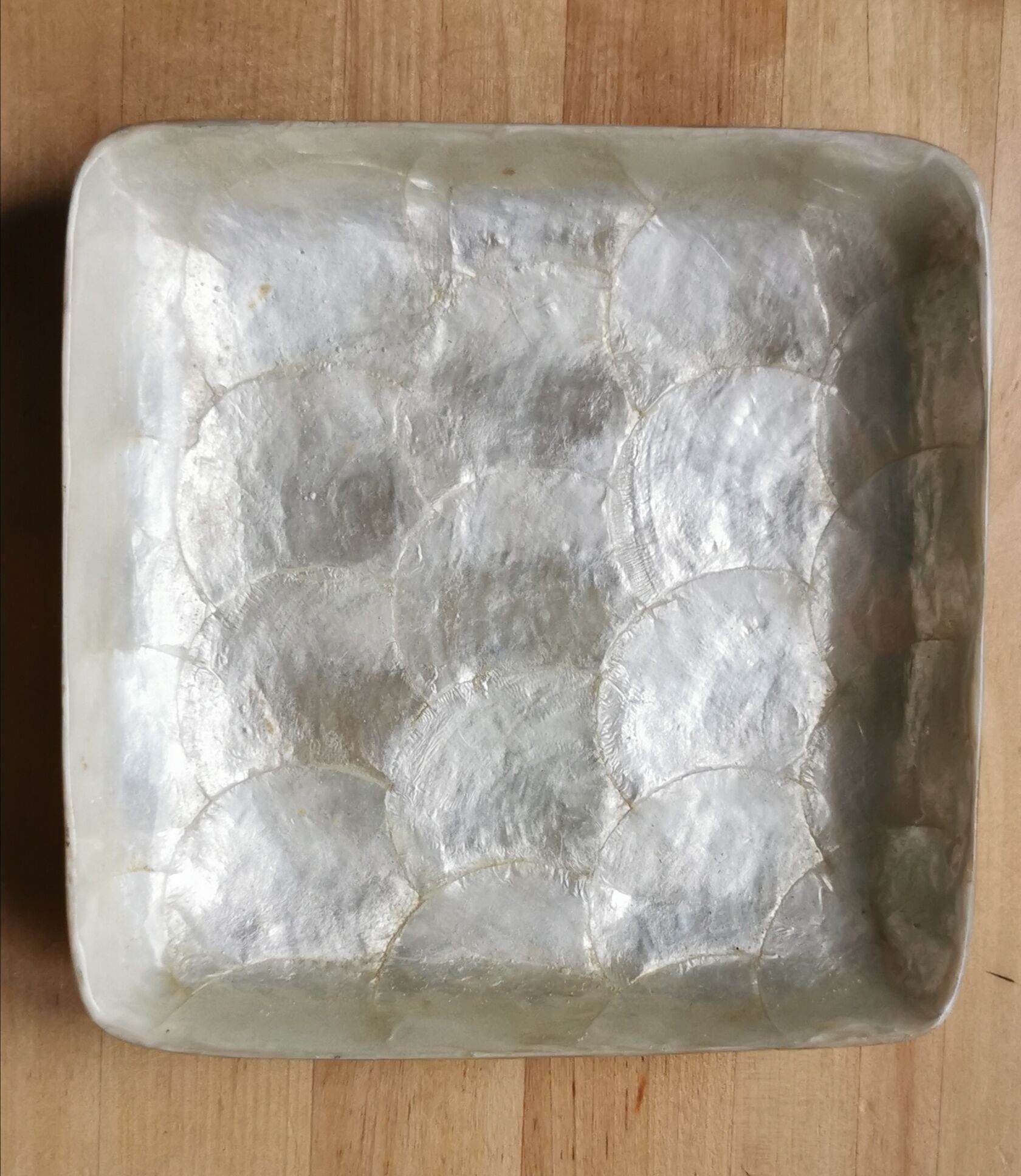 Trays mother-of-pearl petals and vintage fiber