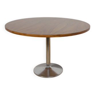 Table à manger ronde moderne en noyer du milieu du siècle, Danemark, années 1970