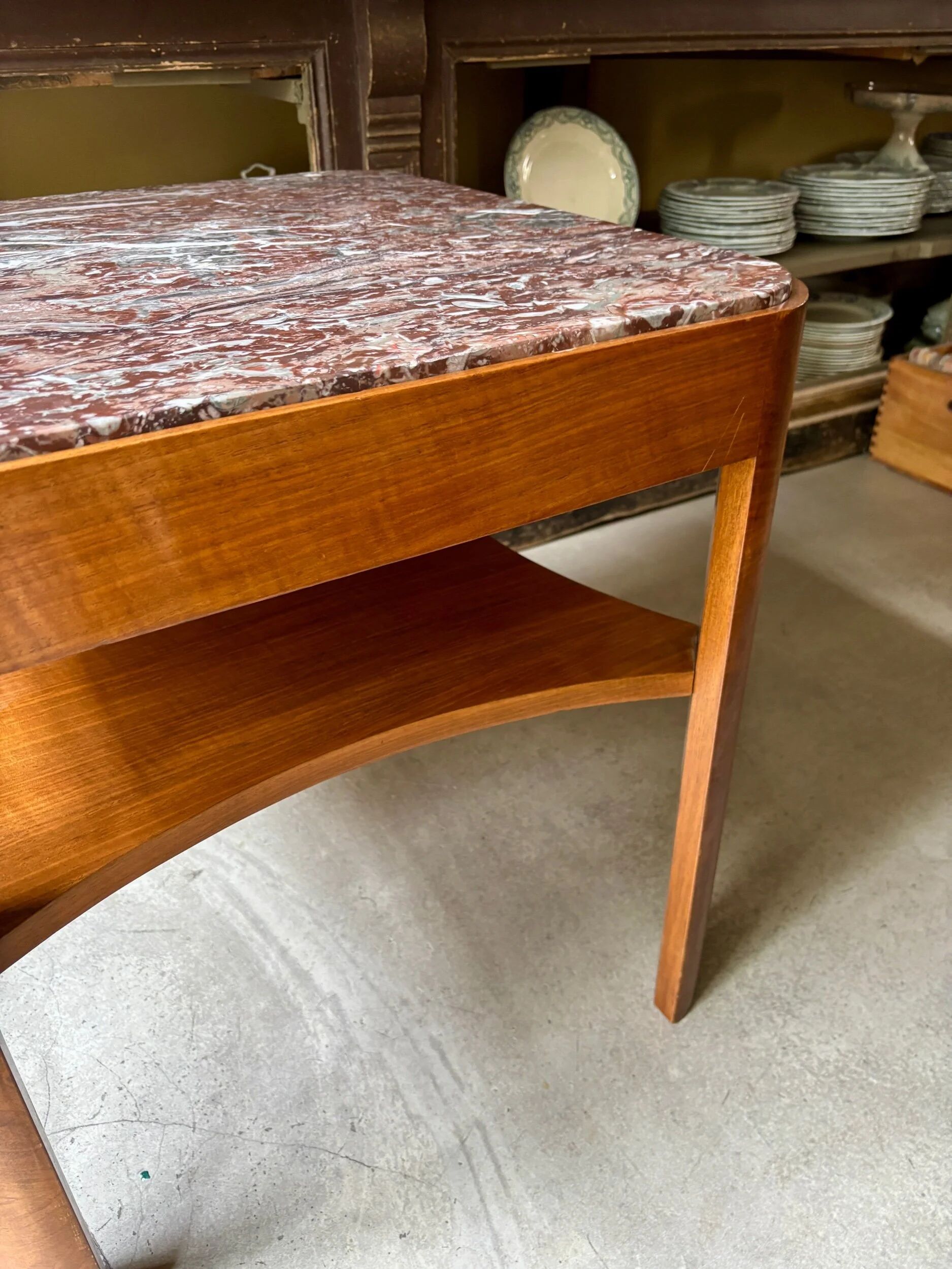 Square side table in wood and red marble 60 x 60 cm
