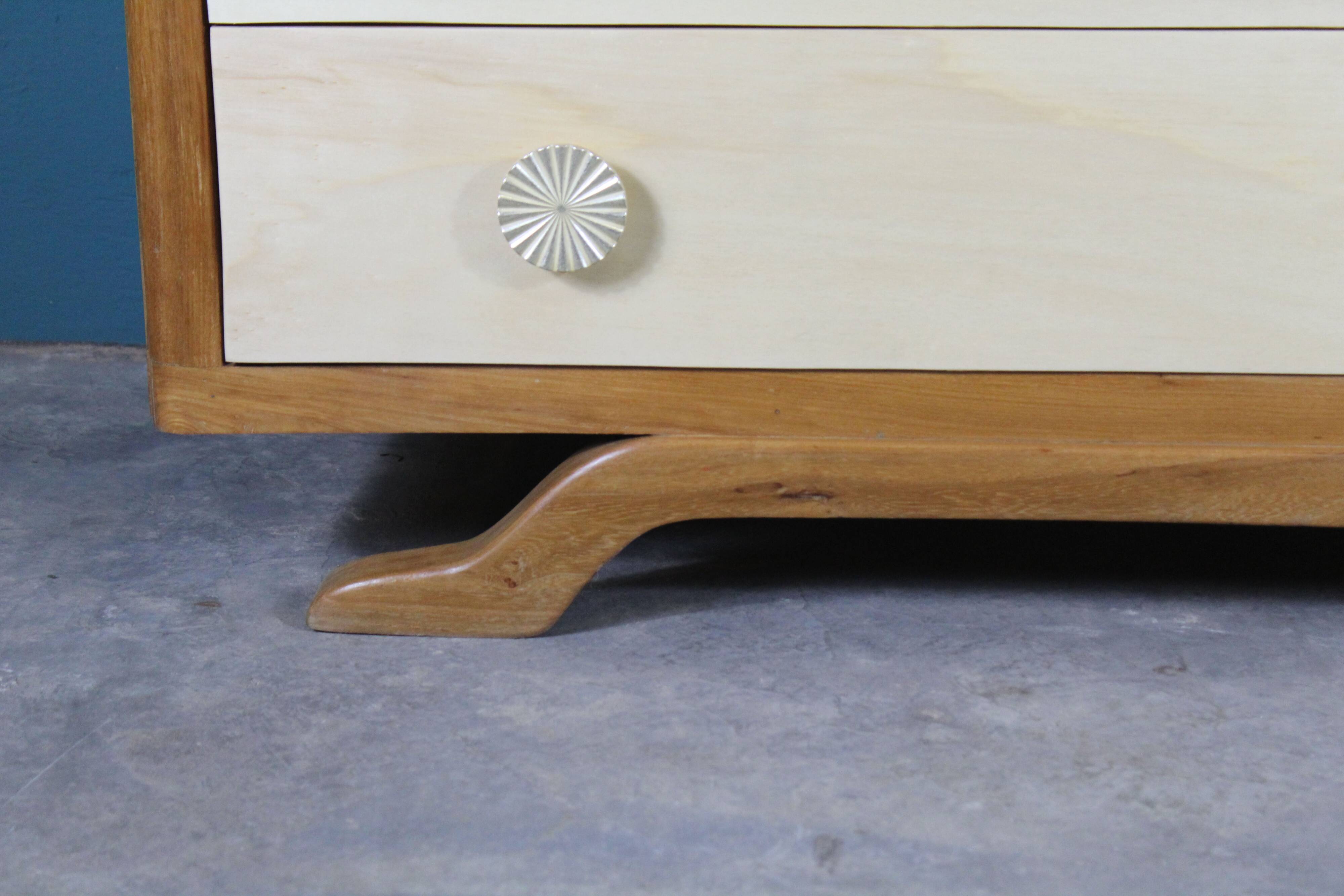 Elegant cassettiera in wood, restored, Italia 1950s, in good conditions