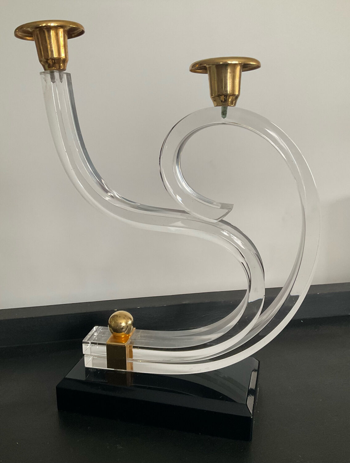 Pair of Hollywood Regency candlesticks in lucite and brass