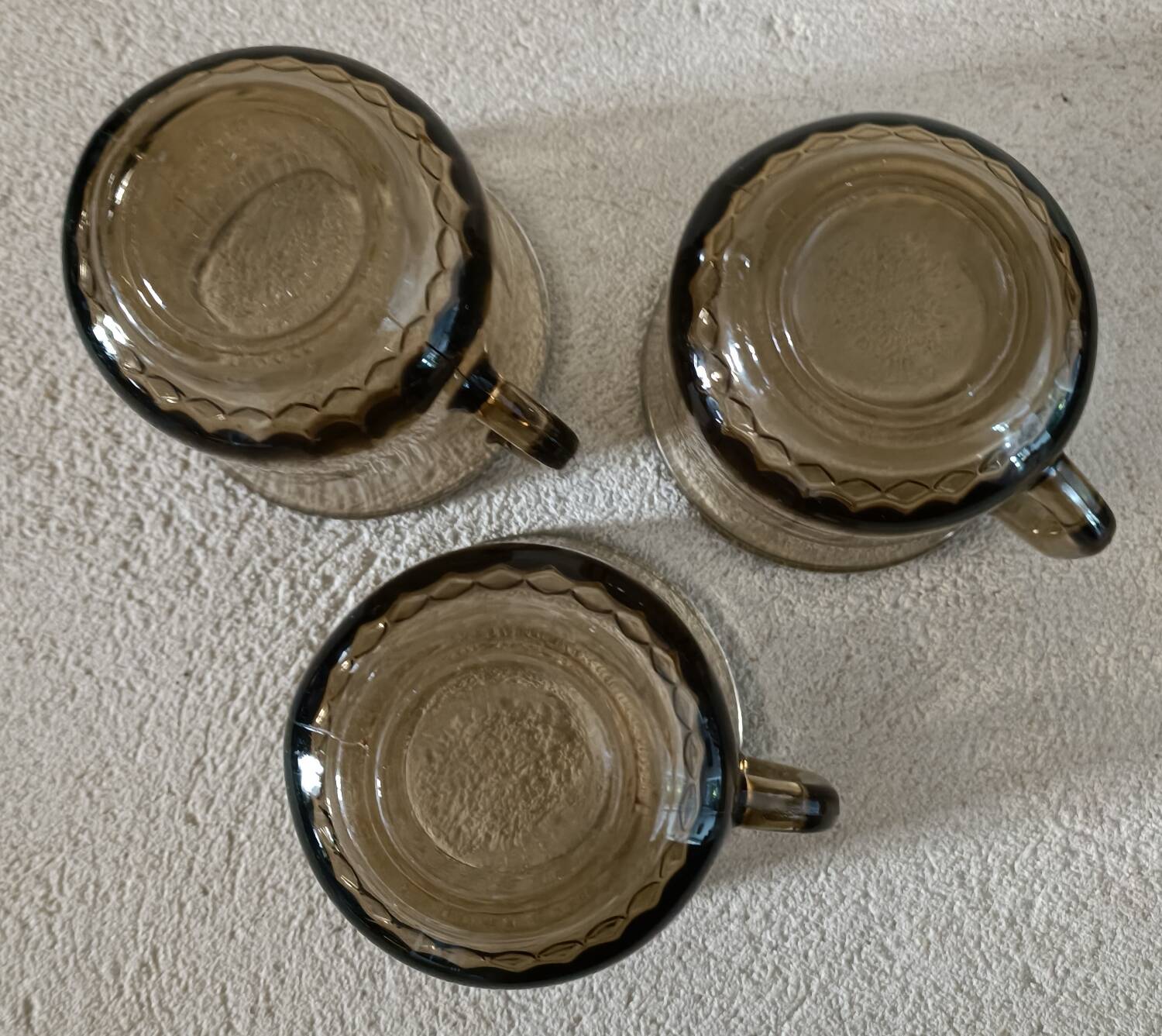 3 smoked glass cups