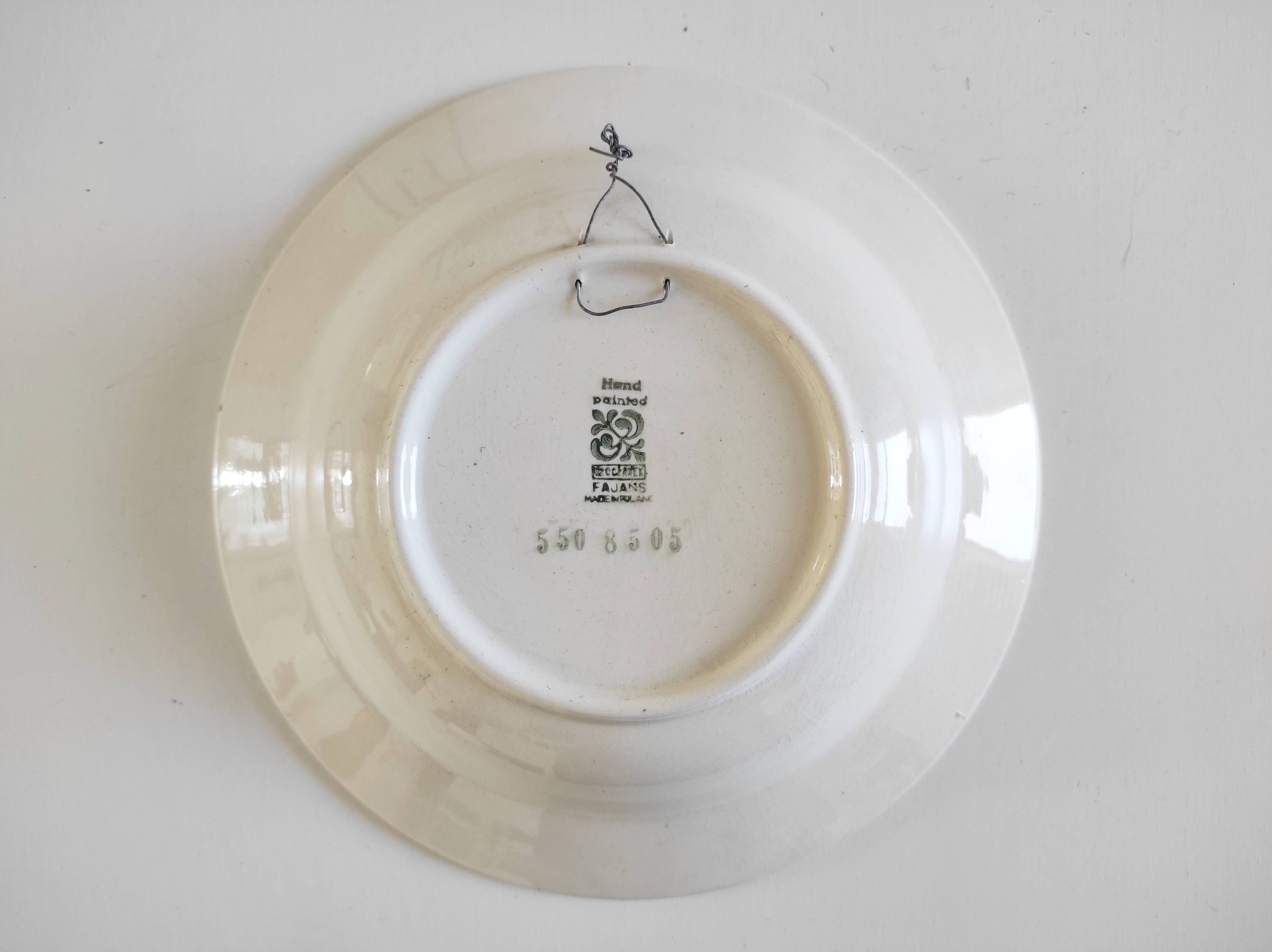 Decorative plate painted flowers