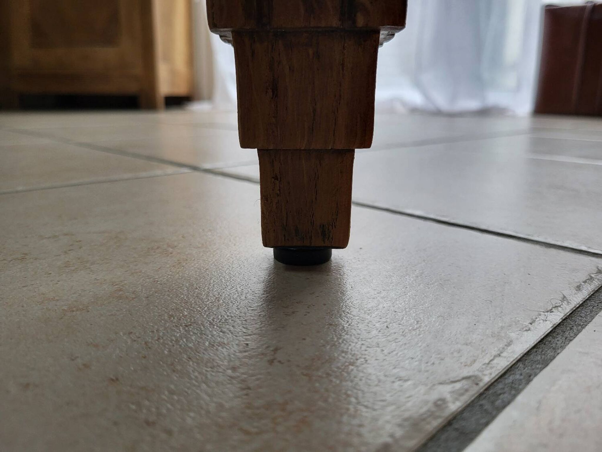 Extendable oak table