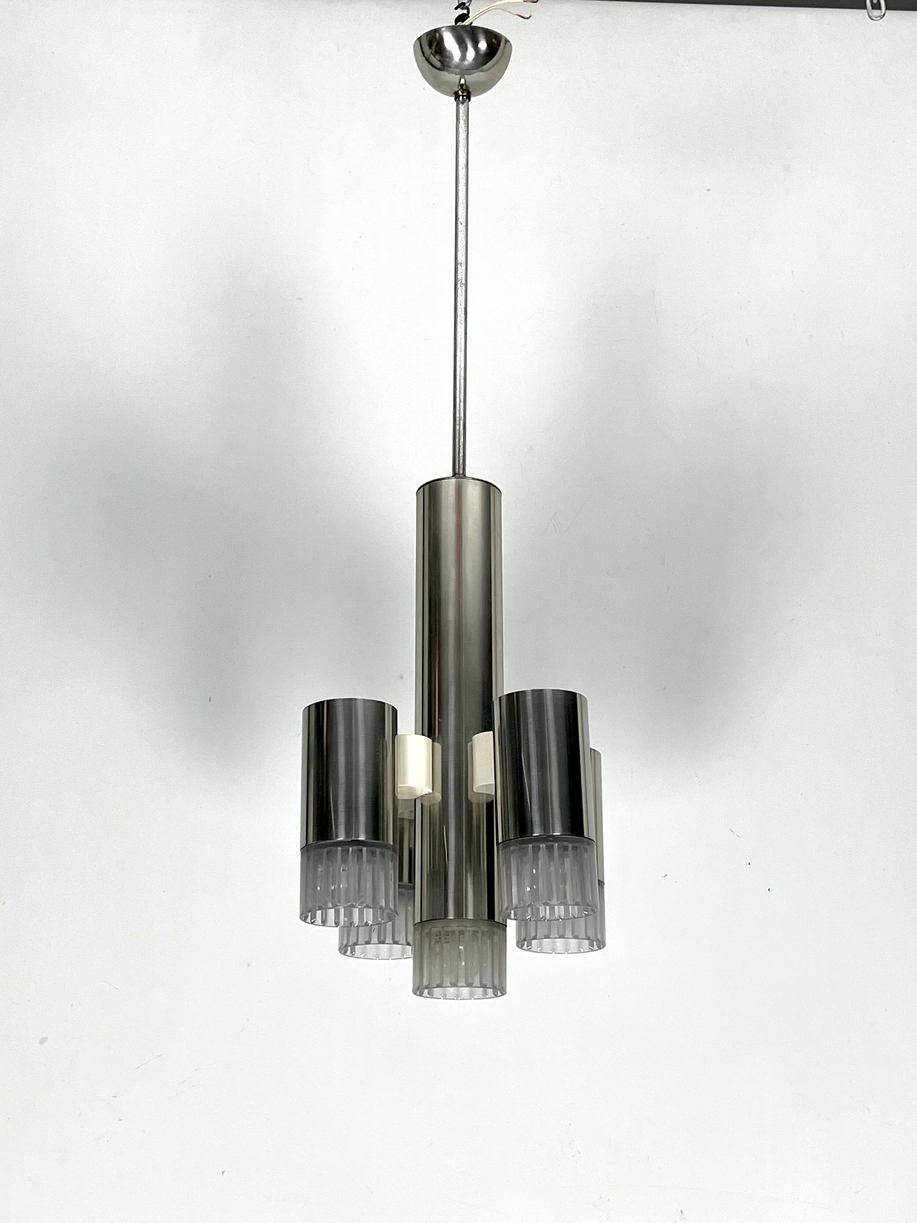 Sciolari geometric chrome and plexiglass 5 lights chandelier. Italy 1970s