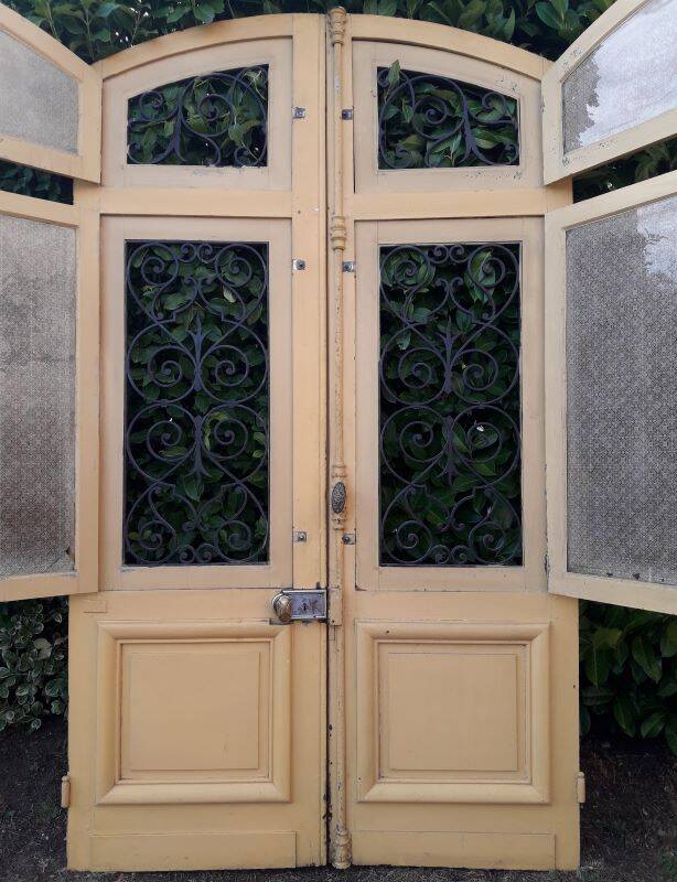 19th century double arched entrance door in oak with grilles and old glass