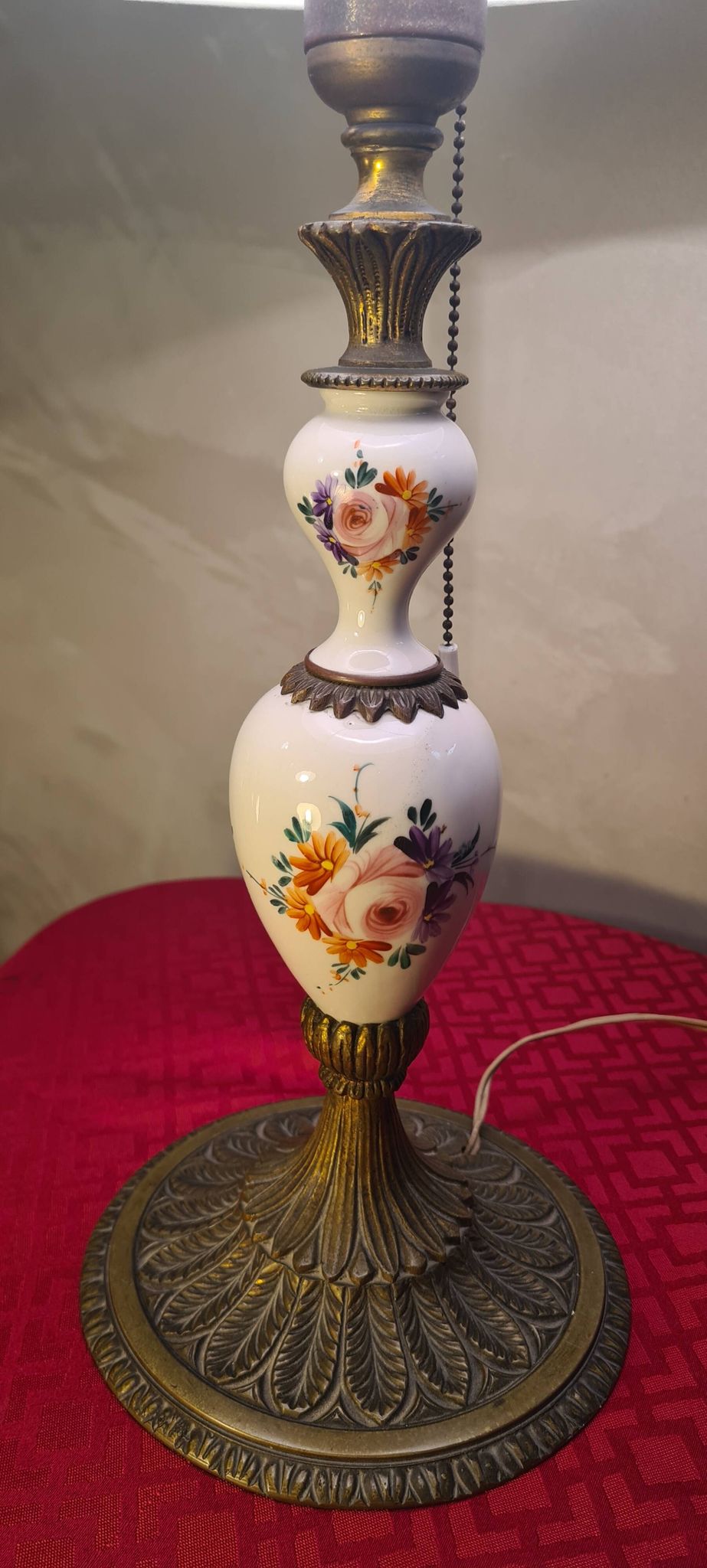 very elegant porcelain and bronze lamp, pull cord switch 50x30 very good e