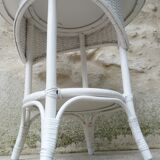 Pedestal table