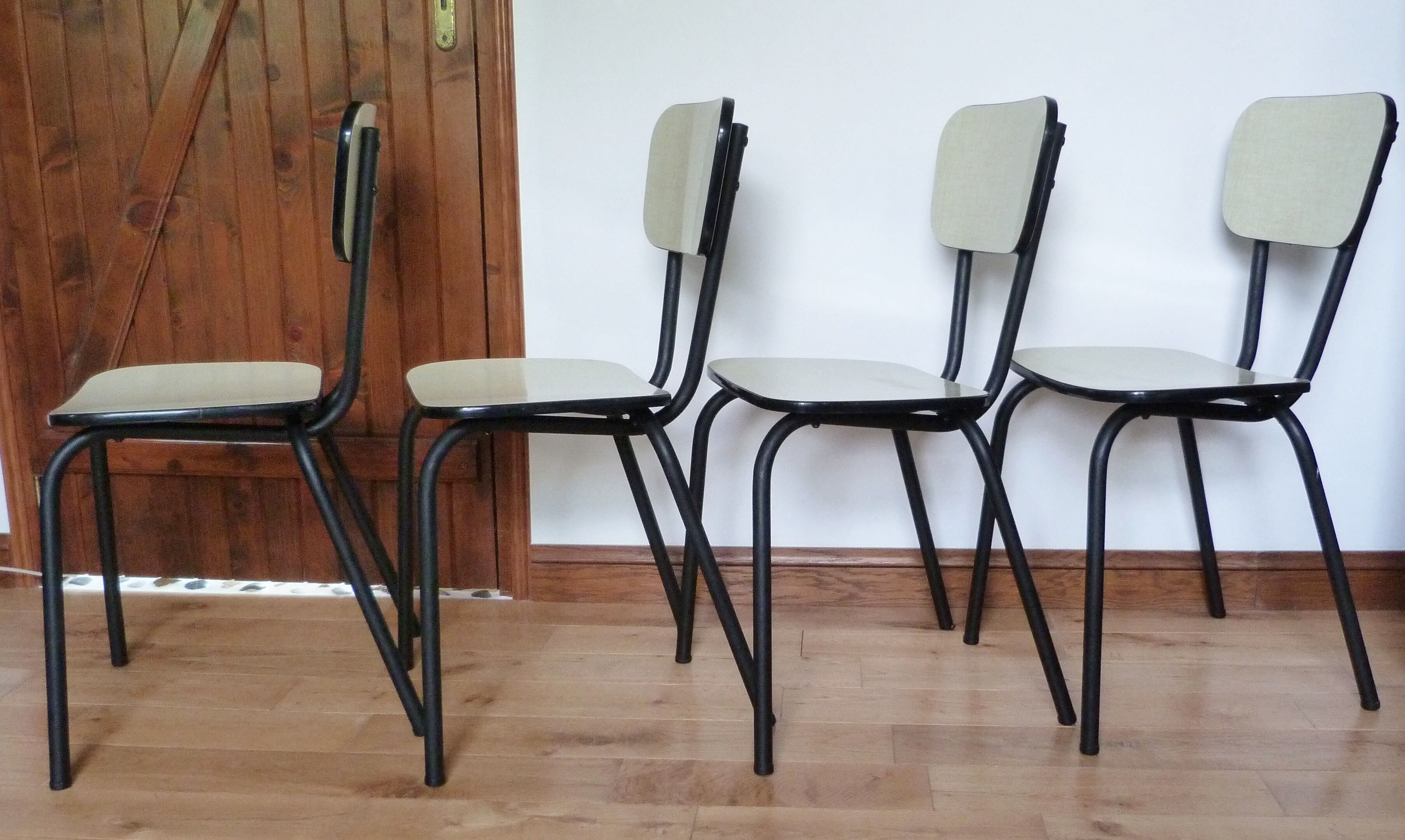 Suite de 4 chaises, années 60/70