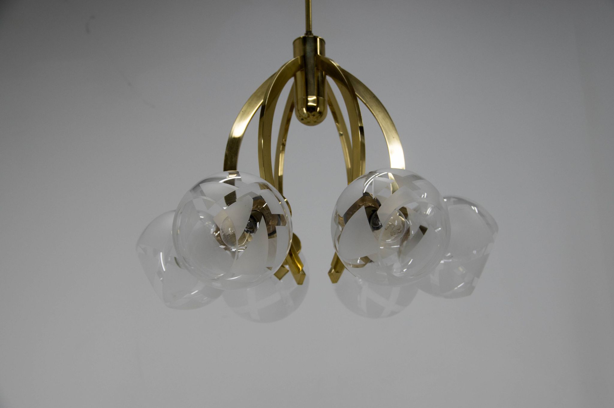 Lustre à 6 bras en laiton et verre, années 1980