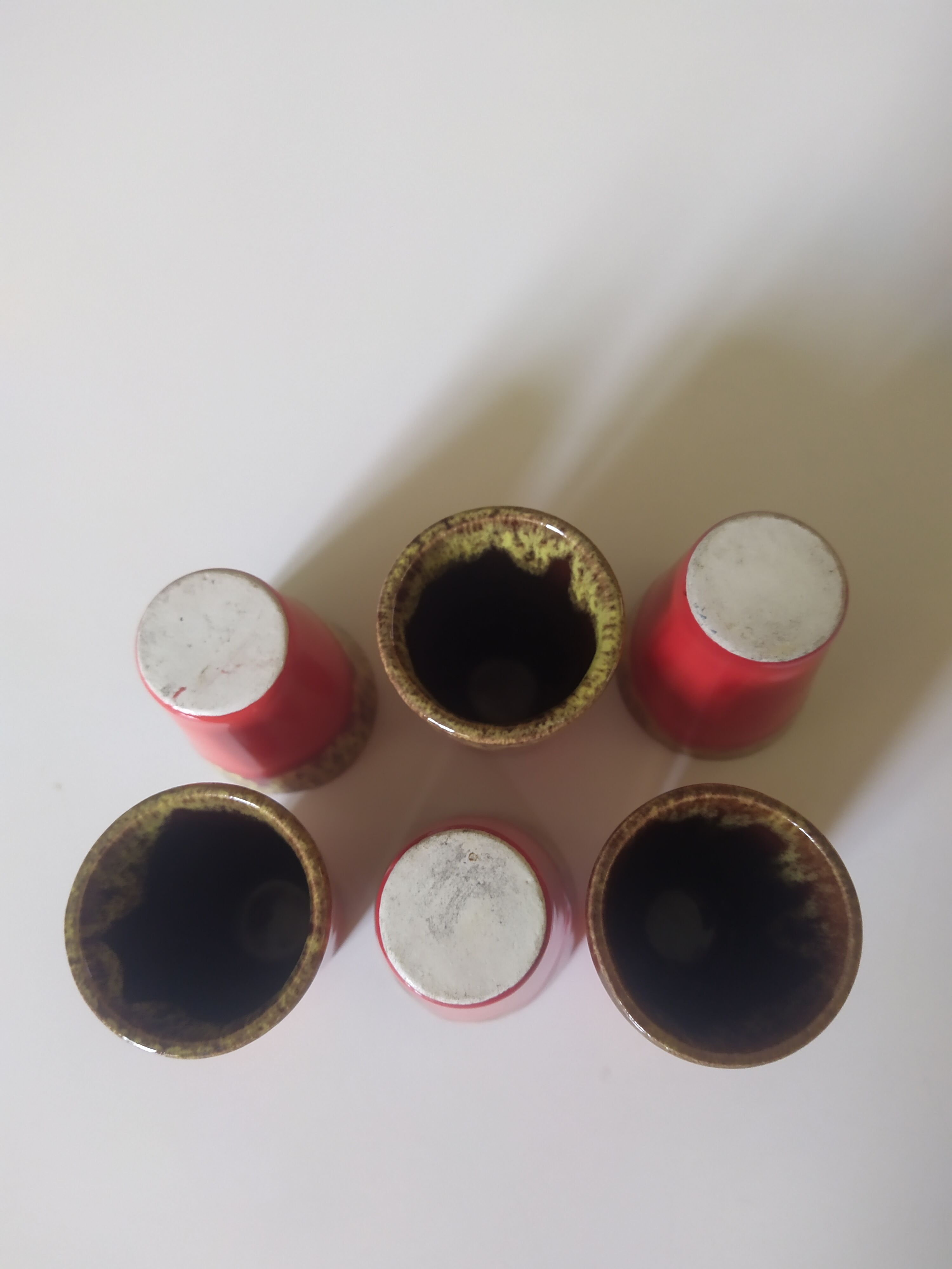 6 glazed ceramic glasses