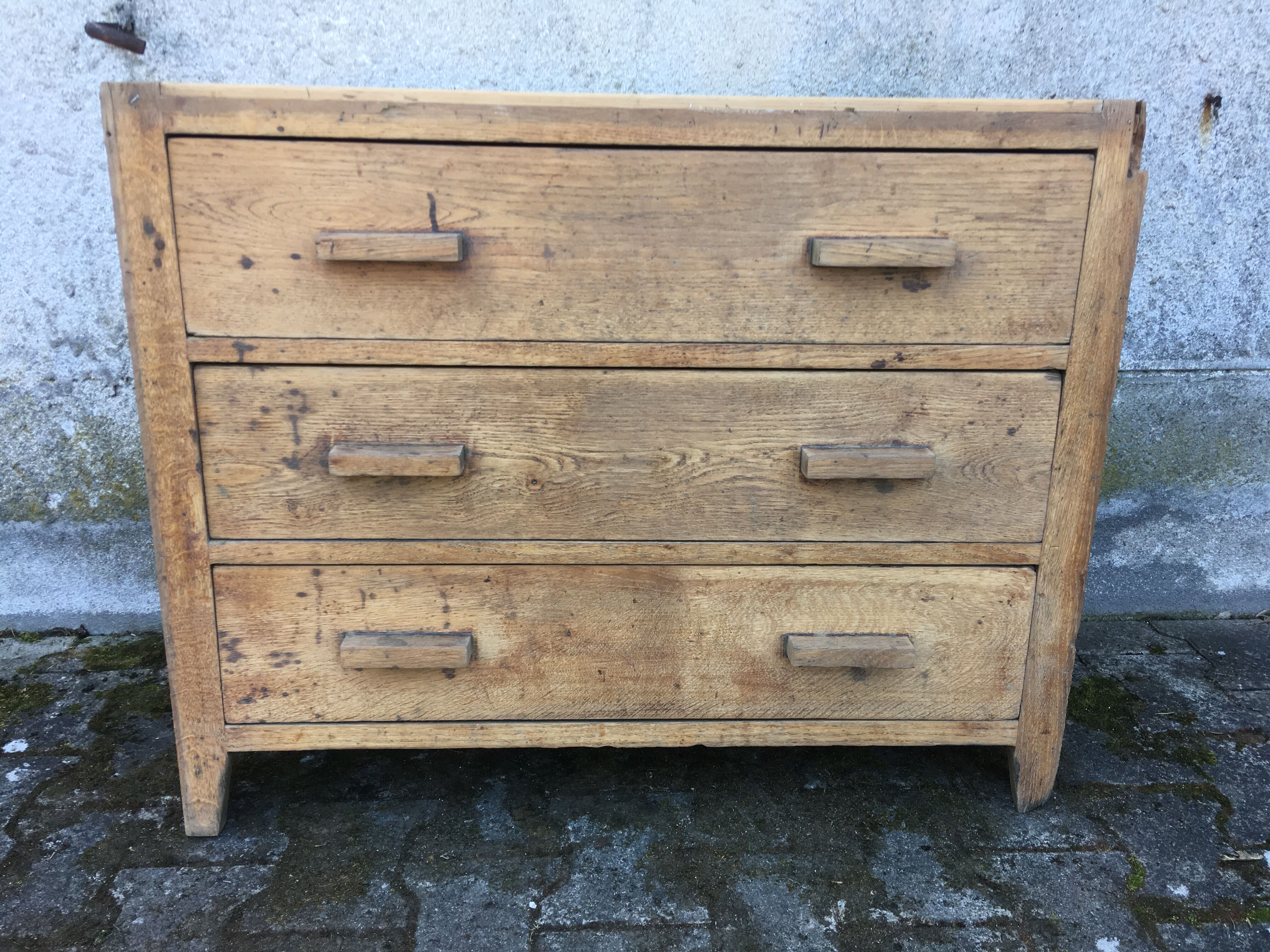 Old retro vintage chest of drawers 3 drawers wooden crude façade oak